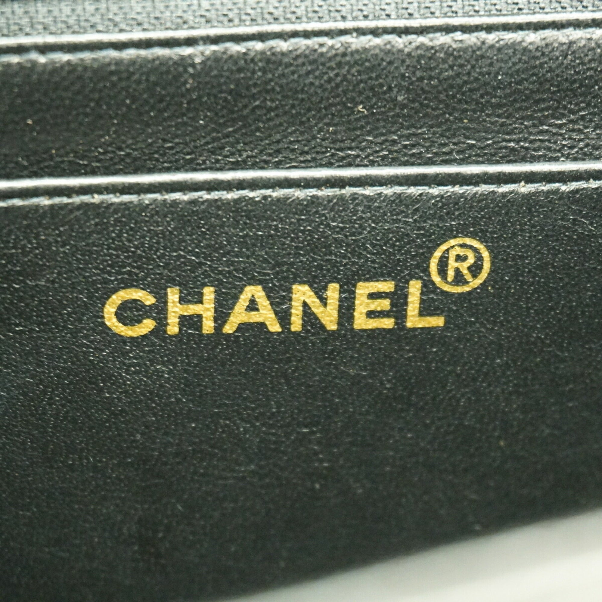 Chanel Black Leather Shoulder Bag (Pre-Owned)