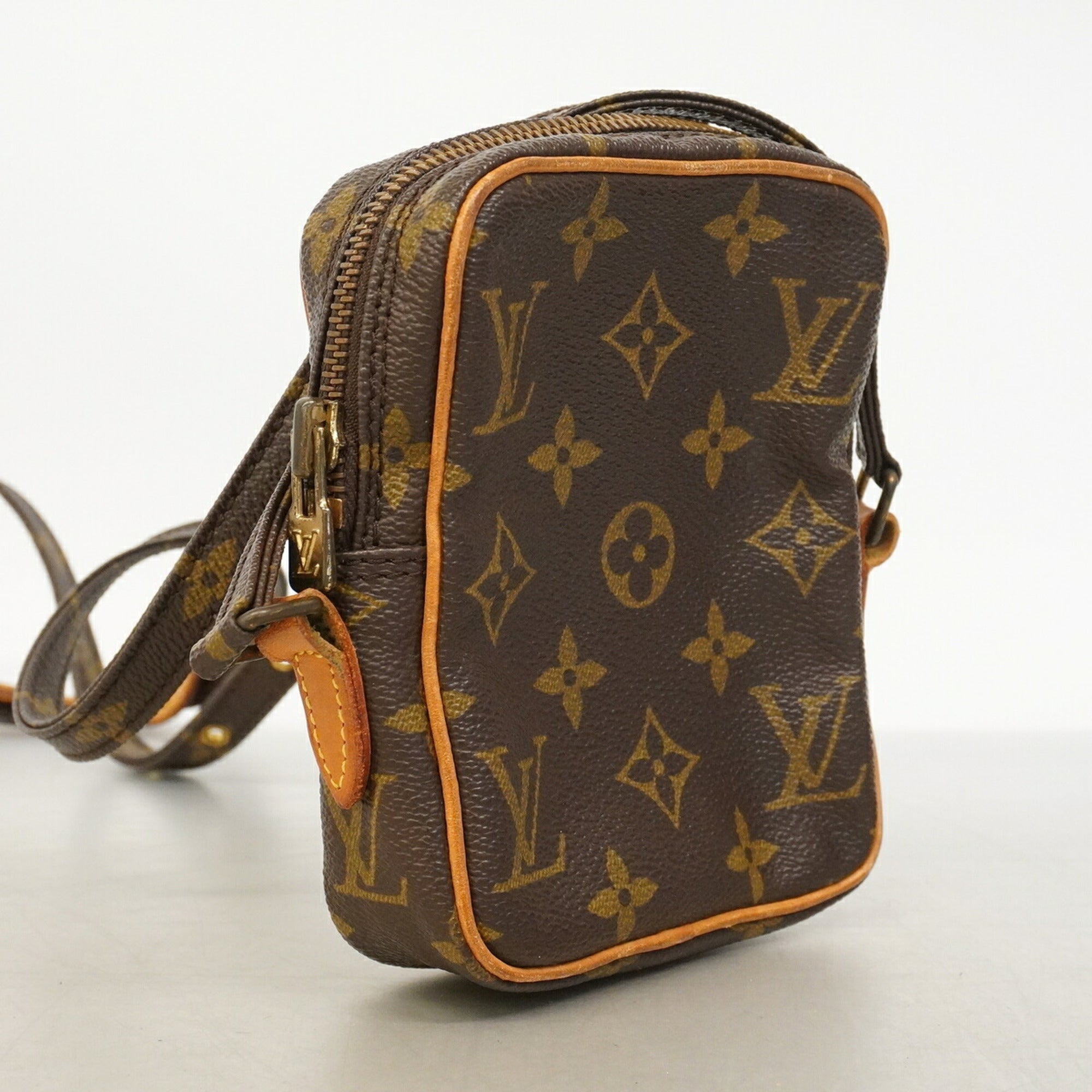 Louis Vuitton Brown Shoulder Bag (Pre-Owned)