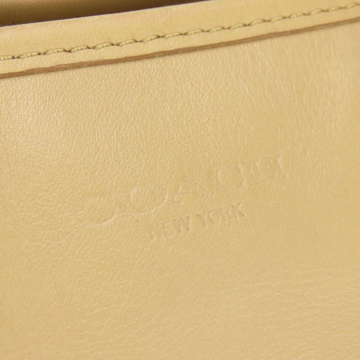 Coach Beige Leather Shoulder Bag (Pre-Owned)