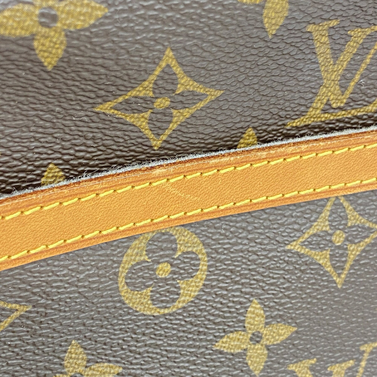 Louis Vuitton Brown Clutch Bag (Pre-Owned)