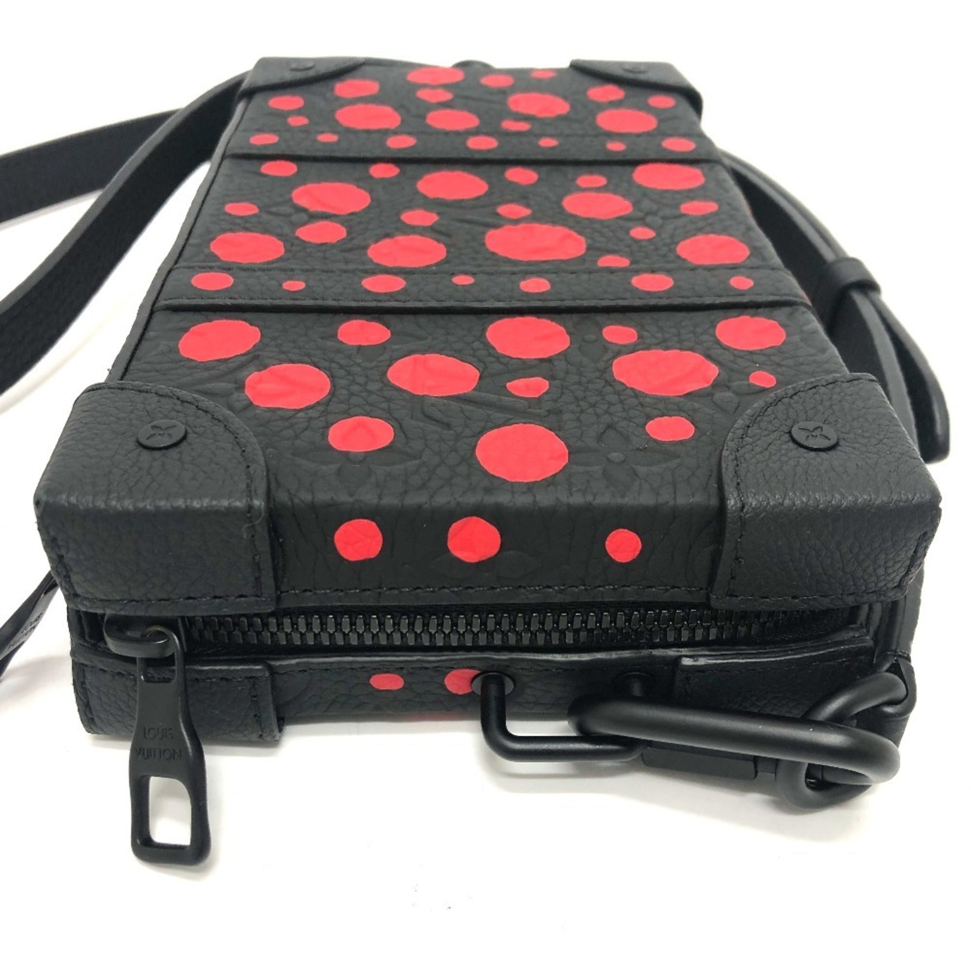 Louis Vuitton Black Leather Shoulder Bag (Pre-Owned)