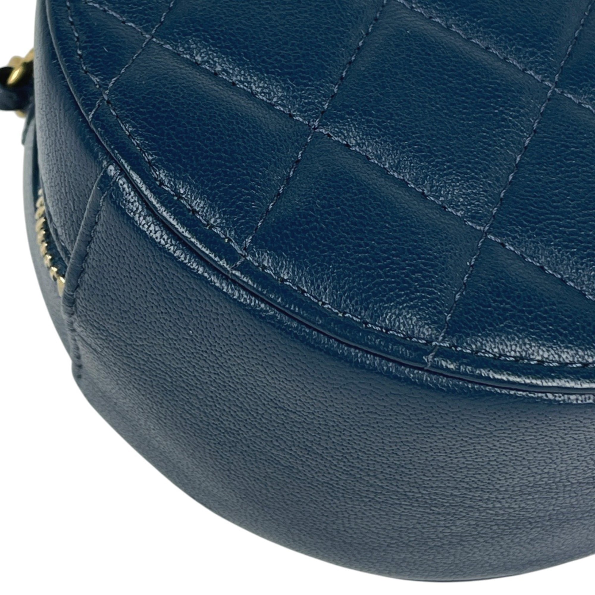 Chanel Blue Leather Shoulder Bag (Pre-Owned)