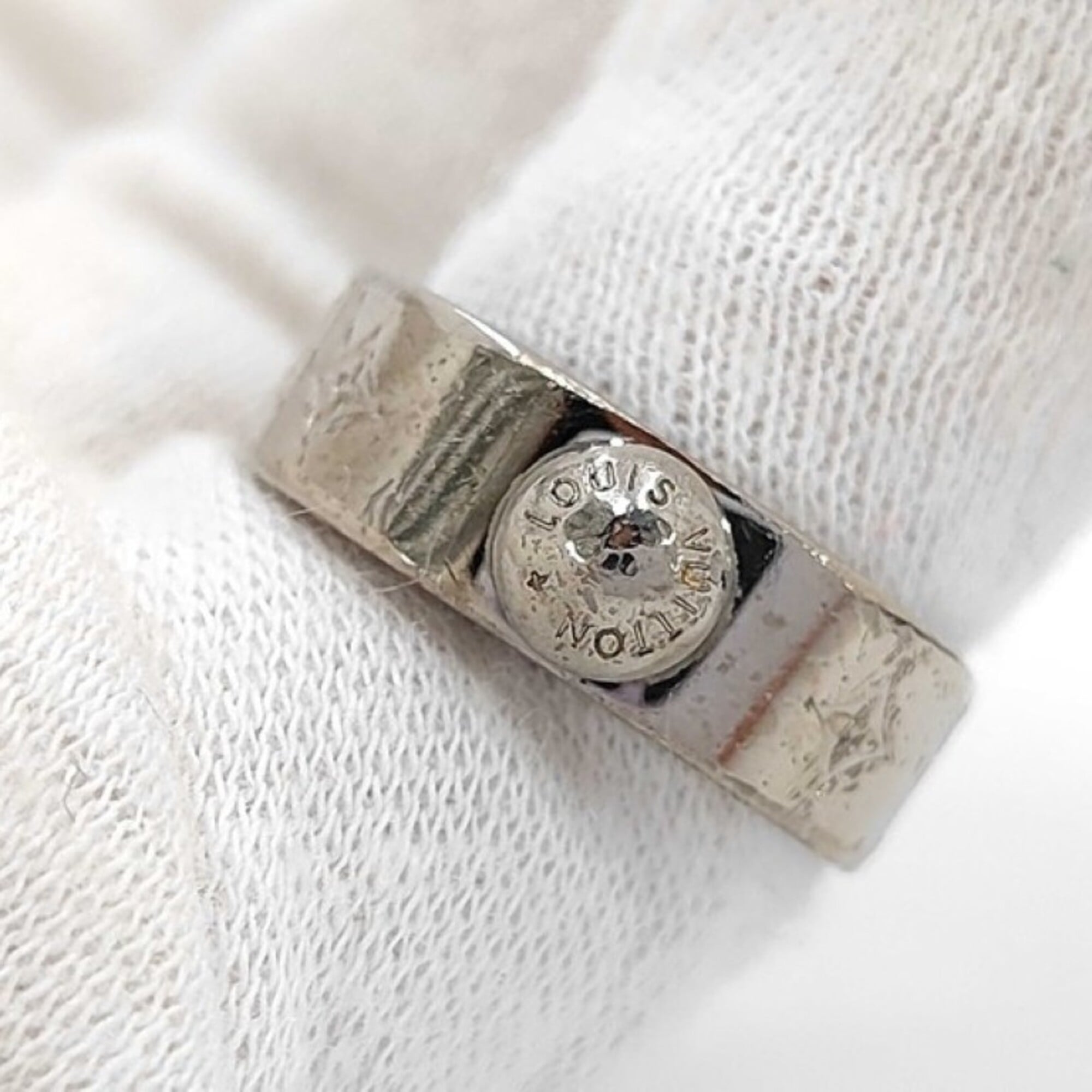 Louis Vuitton Silver Metal Band Ring (Pre-Owned)