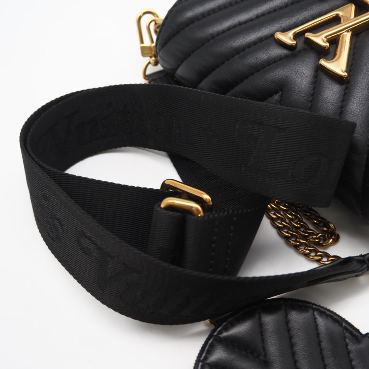 Louis Vuitton Black Leather Pochette Shoulder Bag (Pre-Owned)