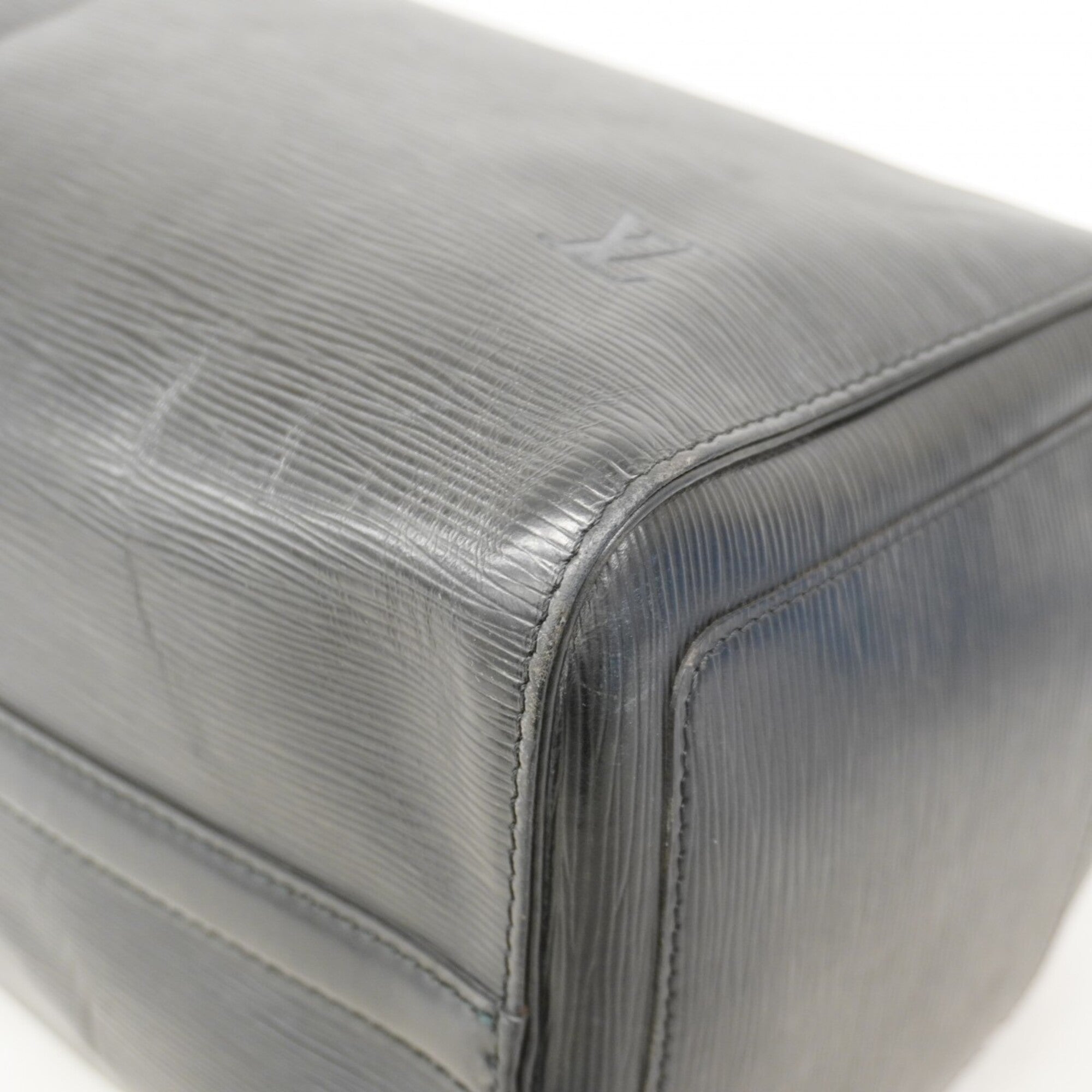 Louis Vuitton Noir Handbag (Pre-Owned)