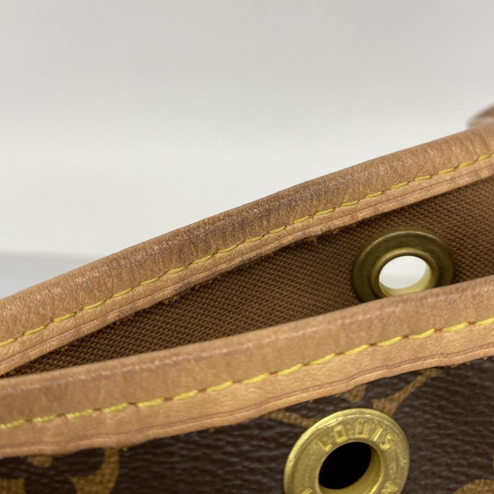 Louis Vuitton Brown Shoulder Bag (Pre-Owned)