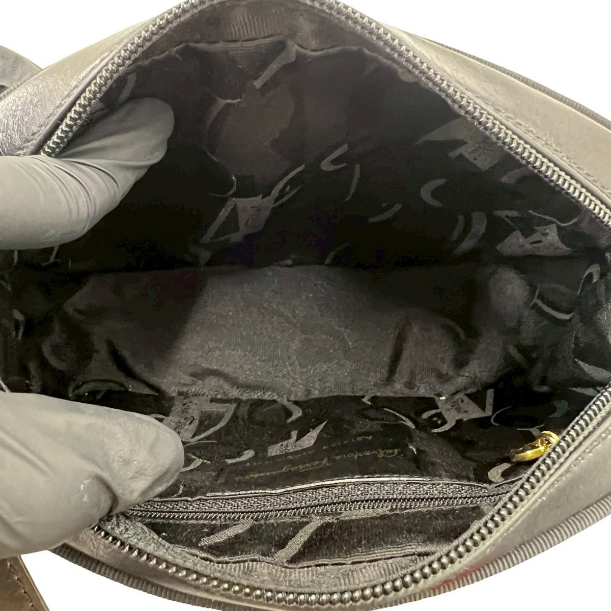 Salvatore Ferragamo Black Leather Shoulder Bag (Pre-Owned)