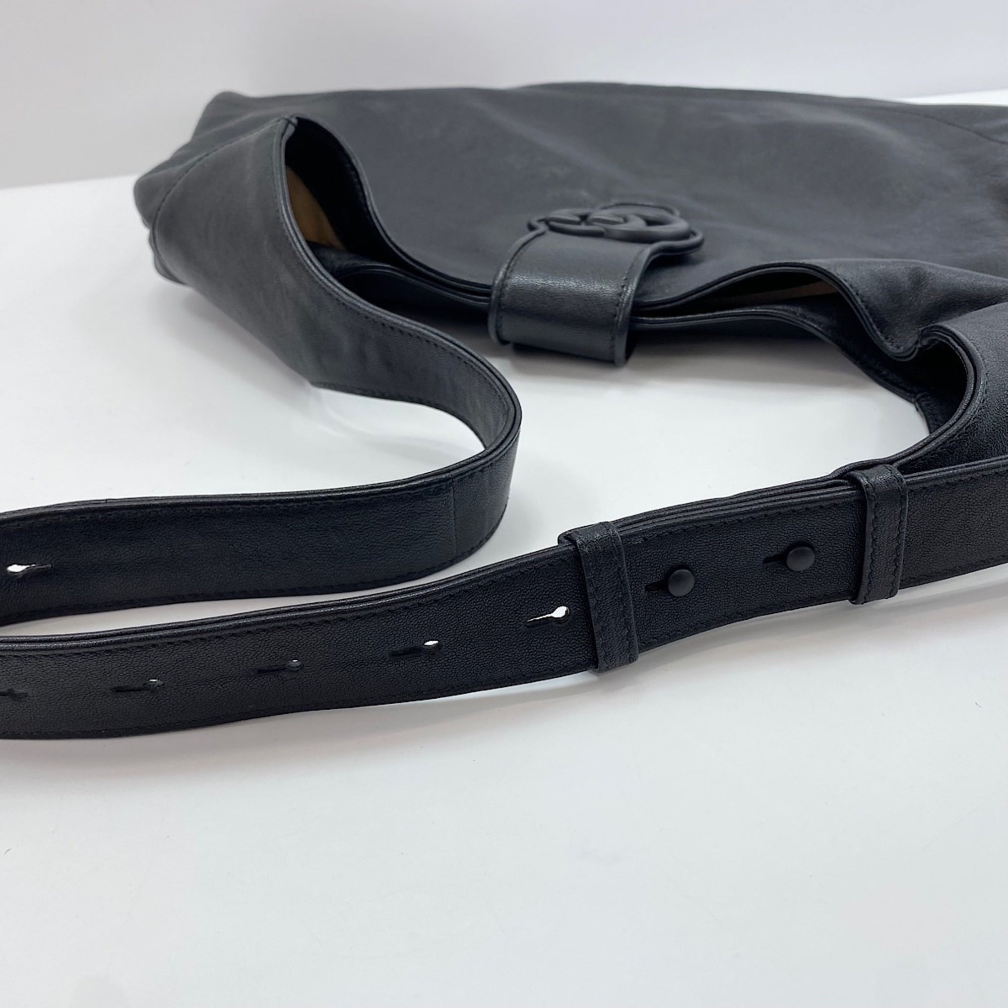 Gucci Black Shoulder Bag (Pre-Owned)