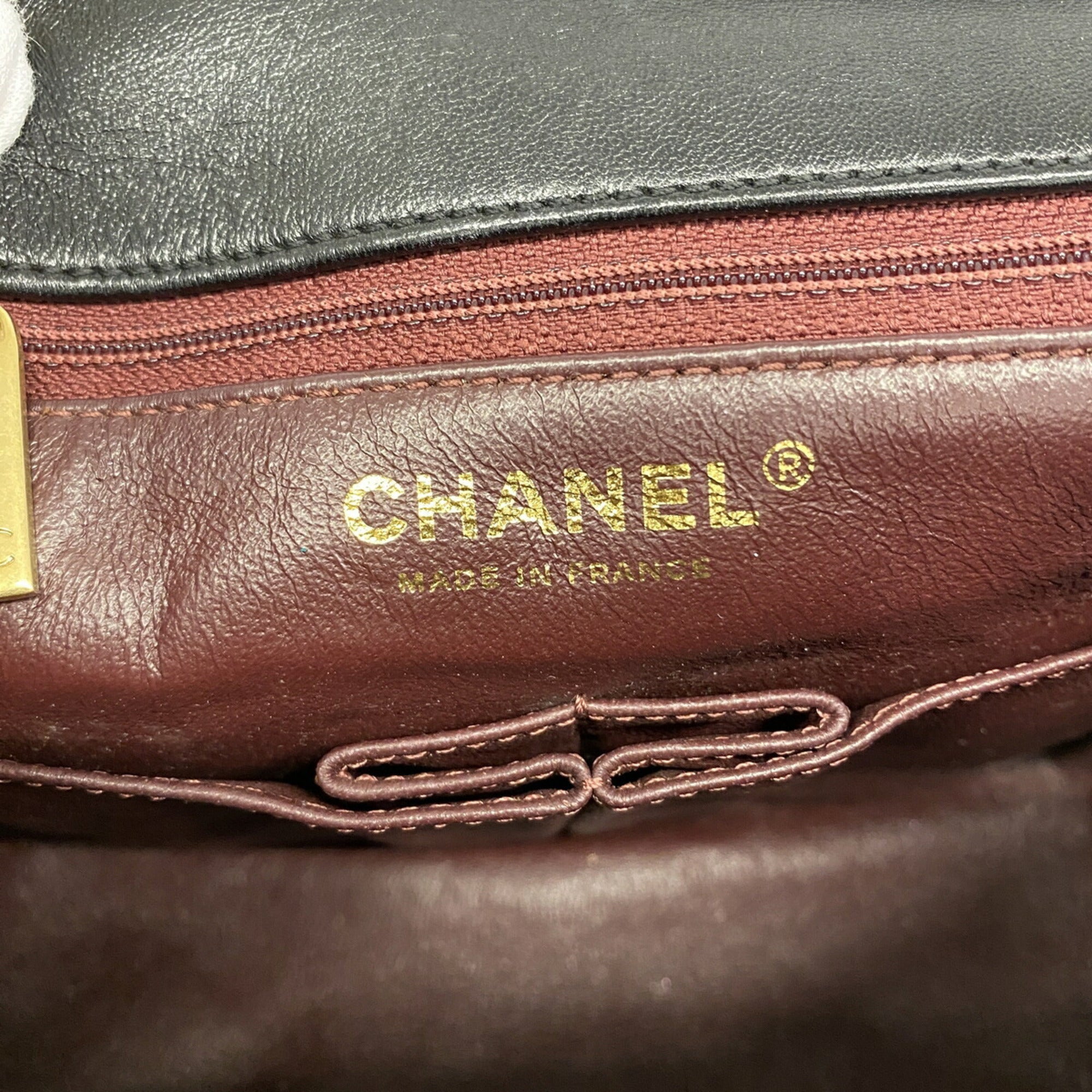 Chanel Black Leather Shoulder Bag (Pre-Owned)