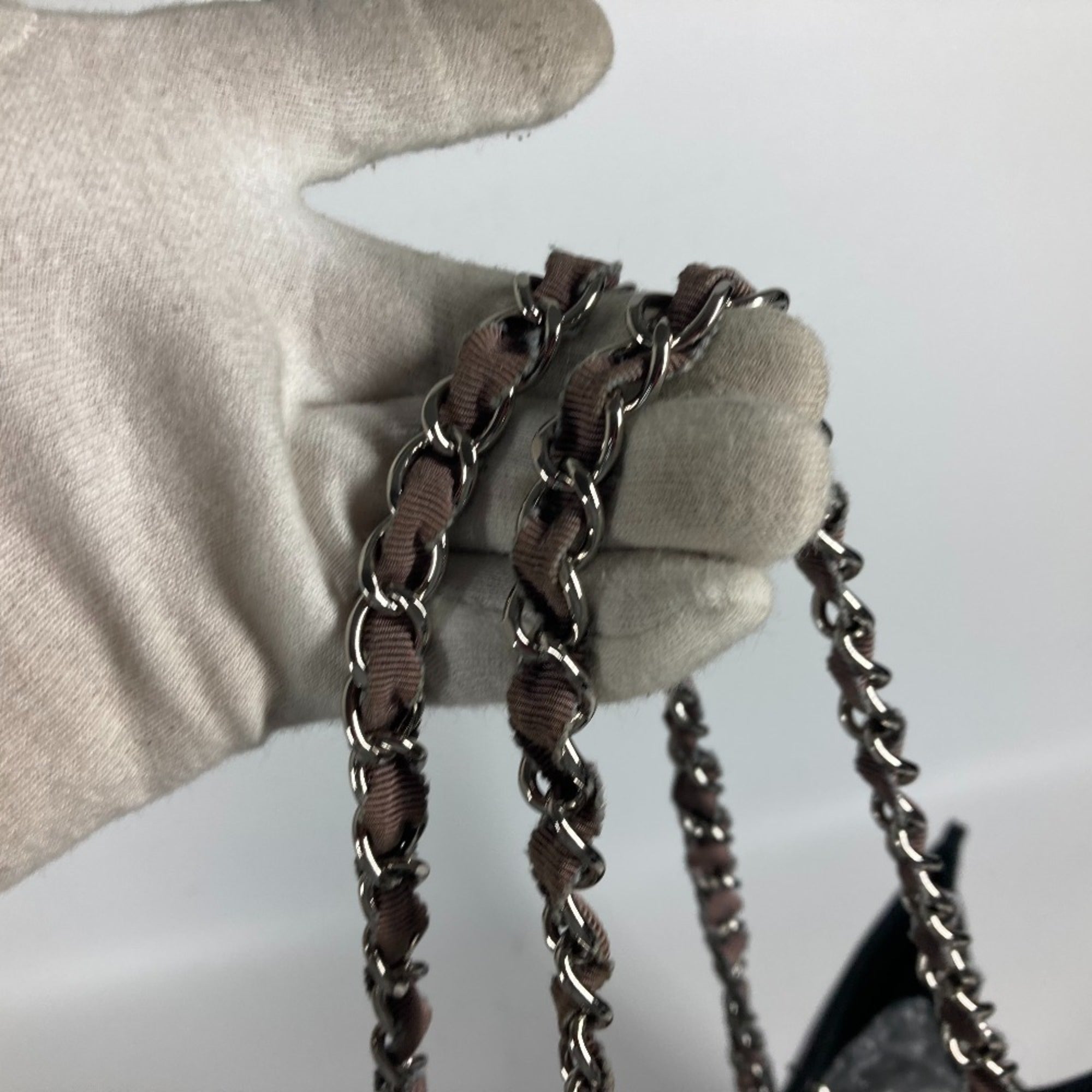 Chanel Black Shoulder Bag (Pre-Owned)