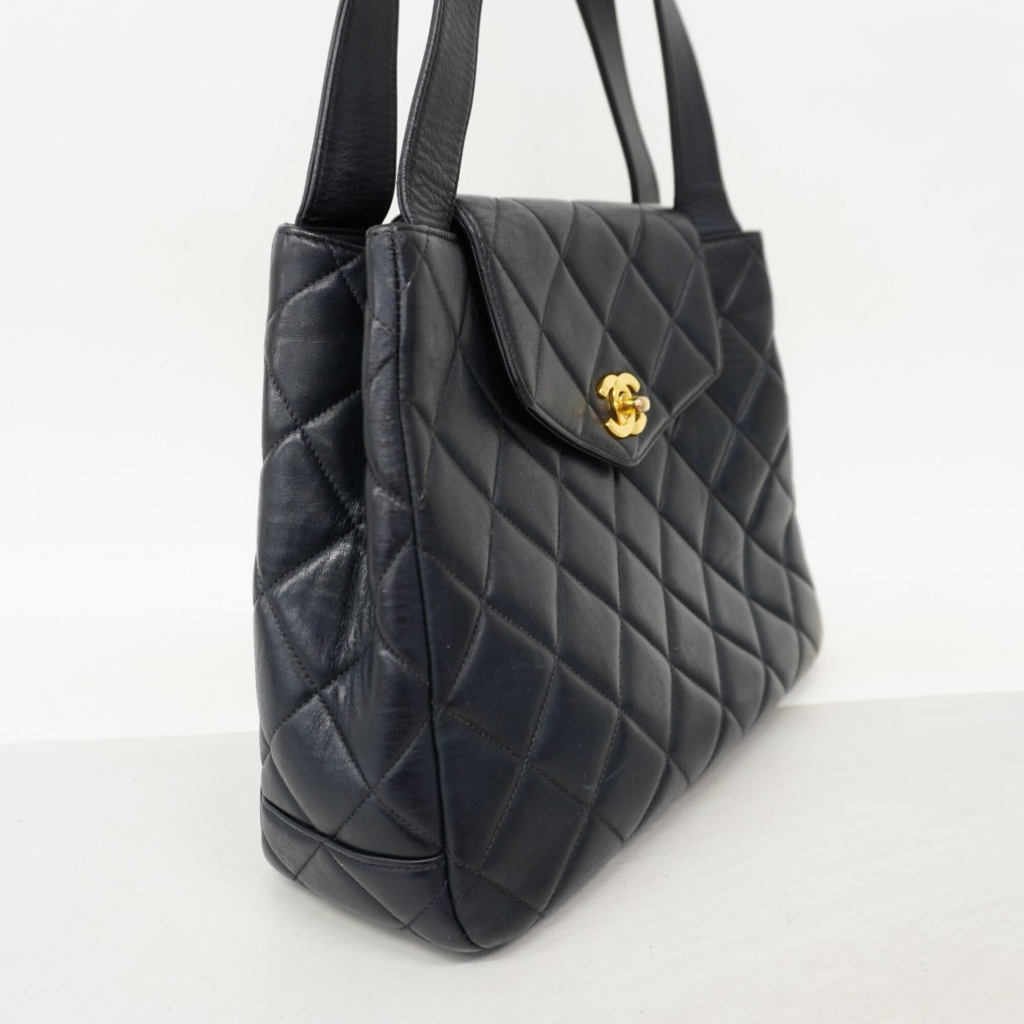 Chanel Black Leather Handbag (Pre-Owned)