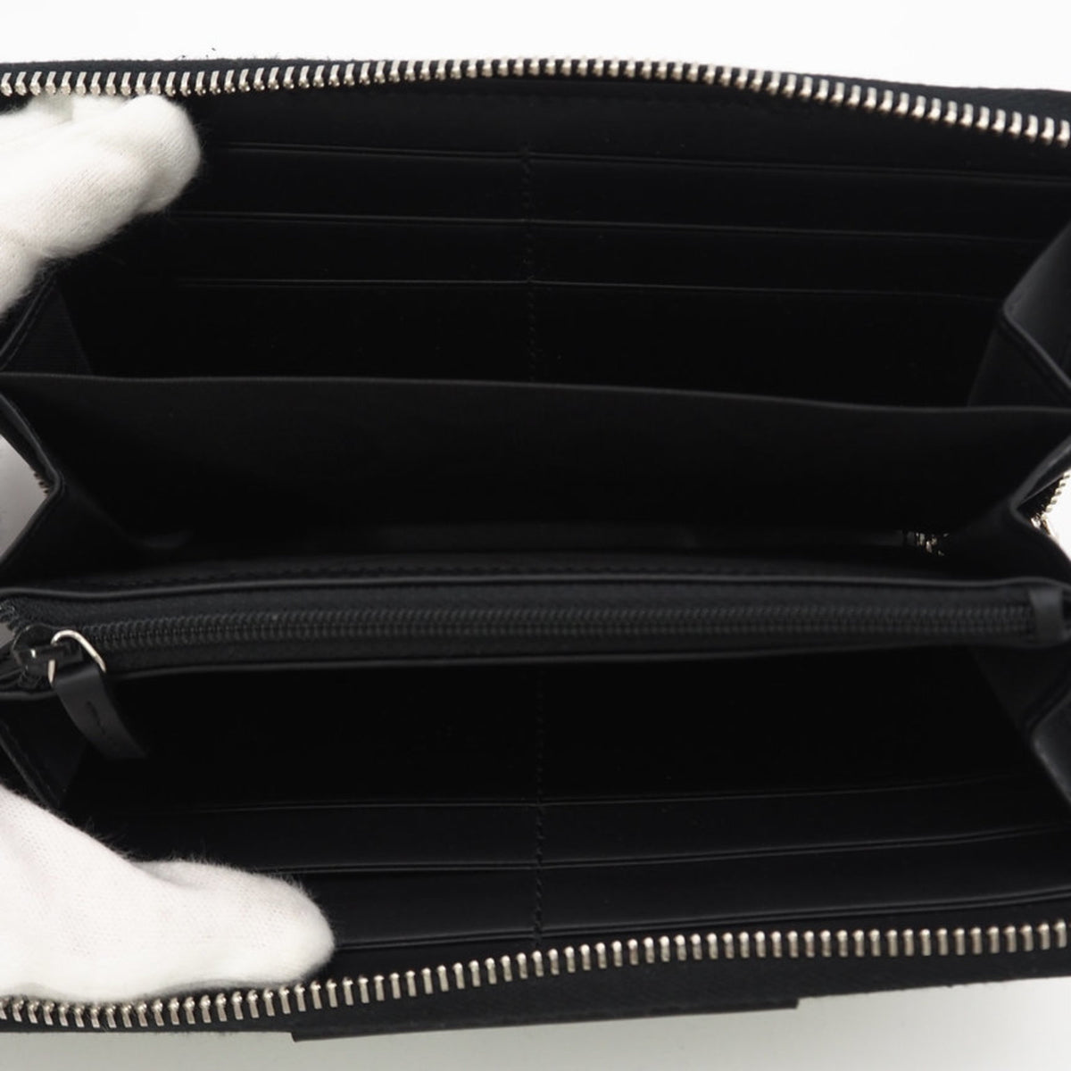 Gucci Beige Black Leather Long Wallet (Bi-Fold) (Pre-Owned)
