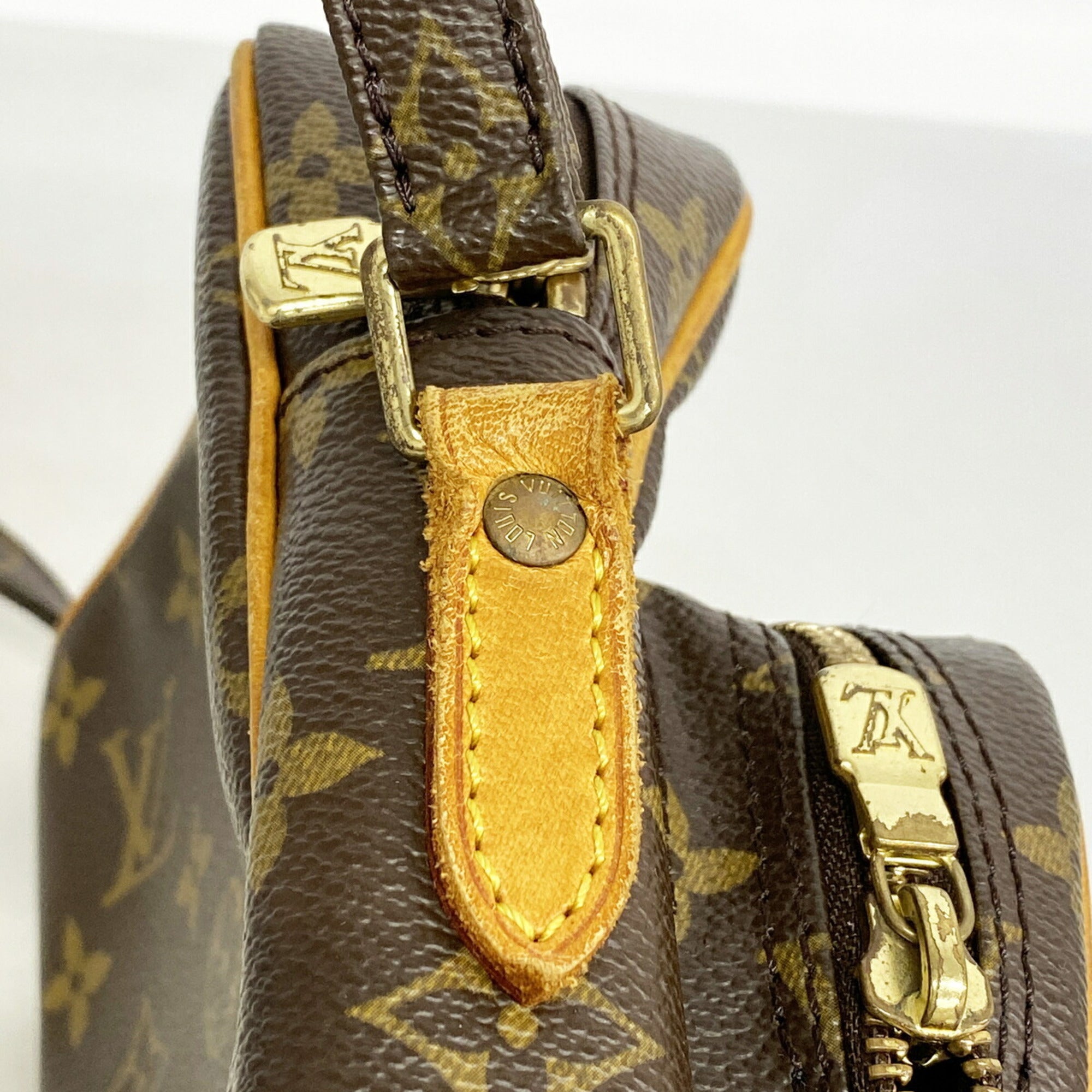 Louis Vuitton Brown Shoulder Bag (Pre-Owned)