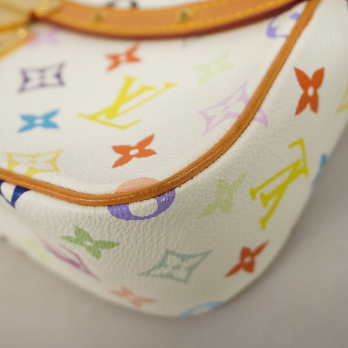 Louis Vuitton Blanc Shoulder Bag (Pre-Owned)