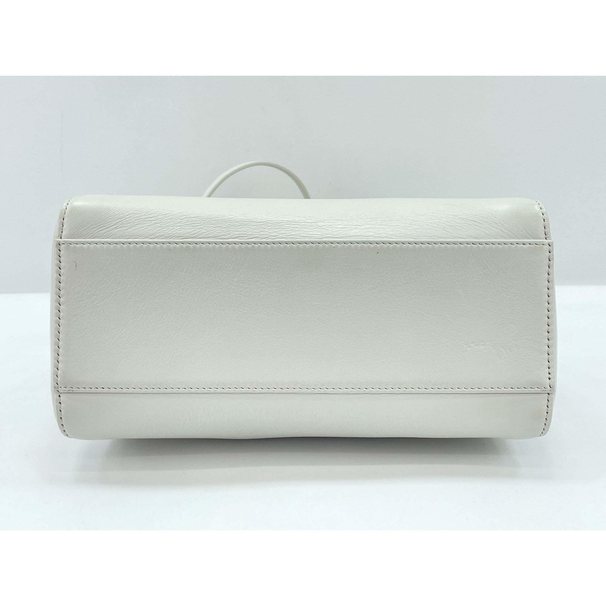 Fendi White Handbag (Pre-Owned)