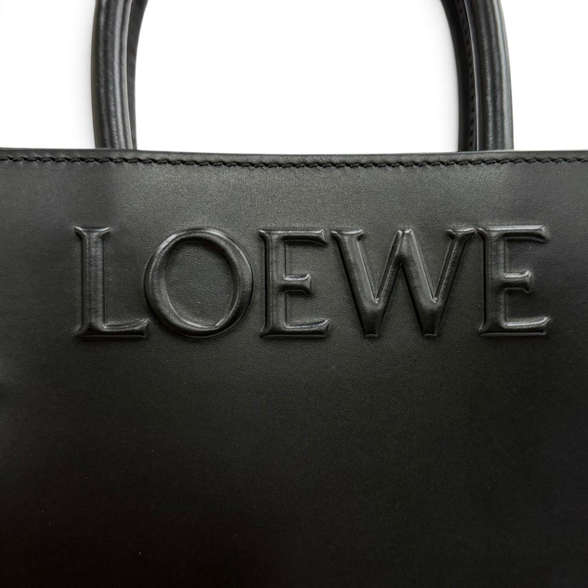 Loewe Black Leather Shoulder Bag (Pre-Owned)