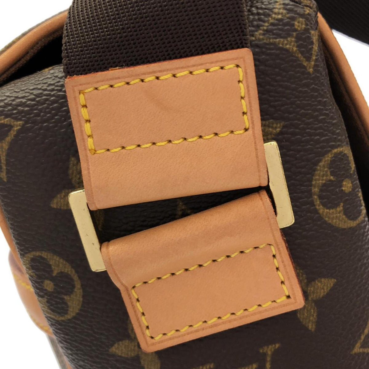 Louis Vuitton Marron Coated Canvas Shoulder Bag (Pre-Owned)