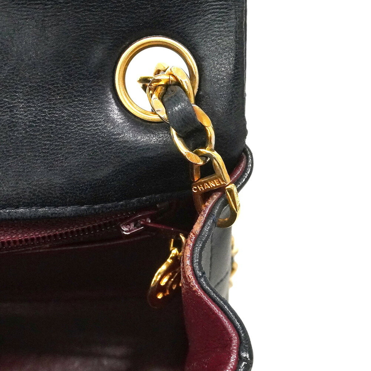 Chanel Black Leather Shoulder Bag (Pre-Owned)