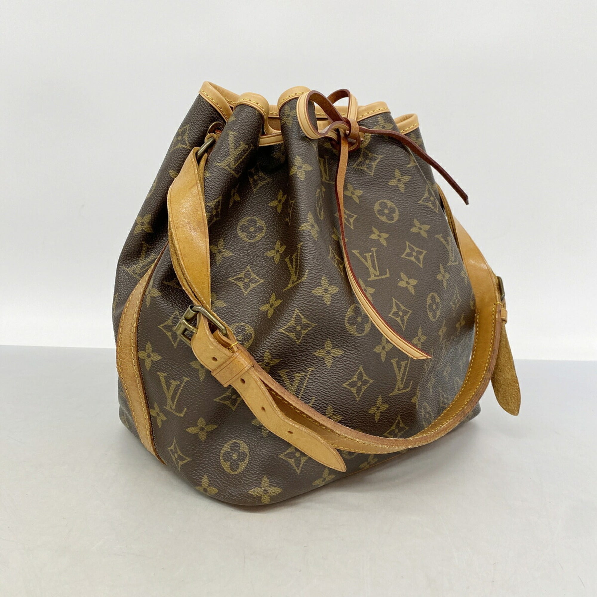 Louis Vuitton Brown Shoulder Bag (Pre-Owned)