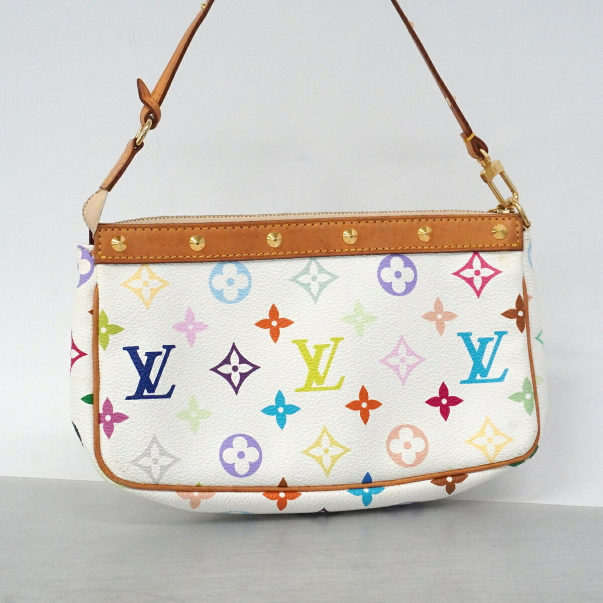 Louis Vuitton Blanc Pouch (Pre-Owned)