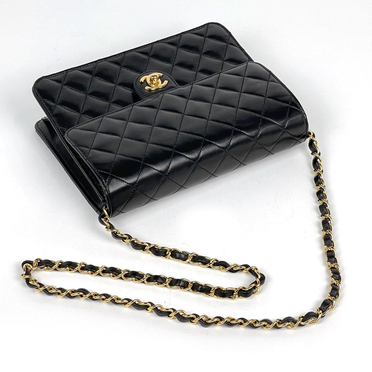 Chanel Black Leather Shoulder Bag (Pre-Owned)