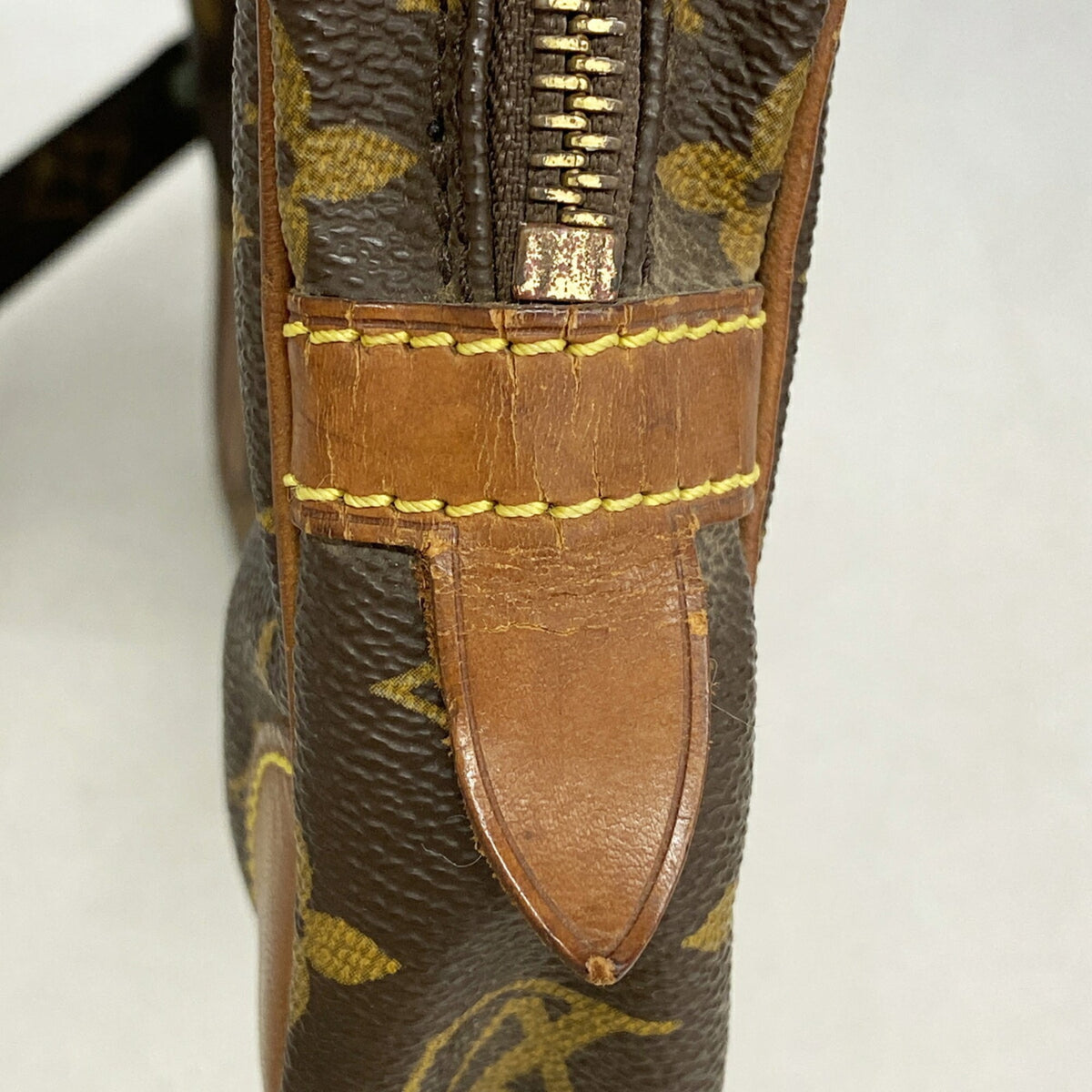 Louis Vuitton Brown Clutch Bag (Pre-Owned)