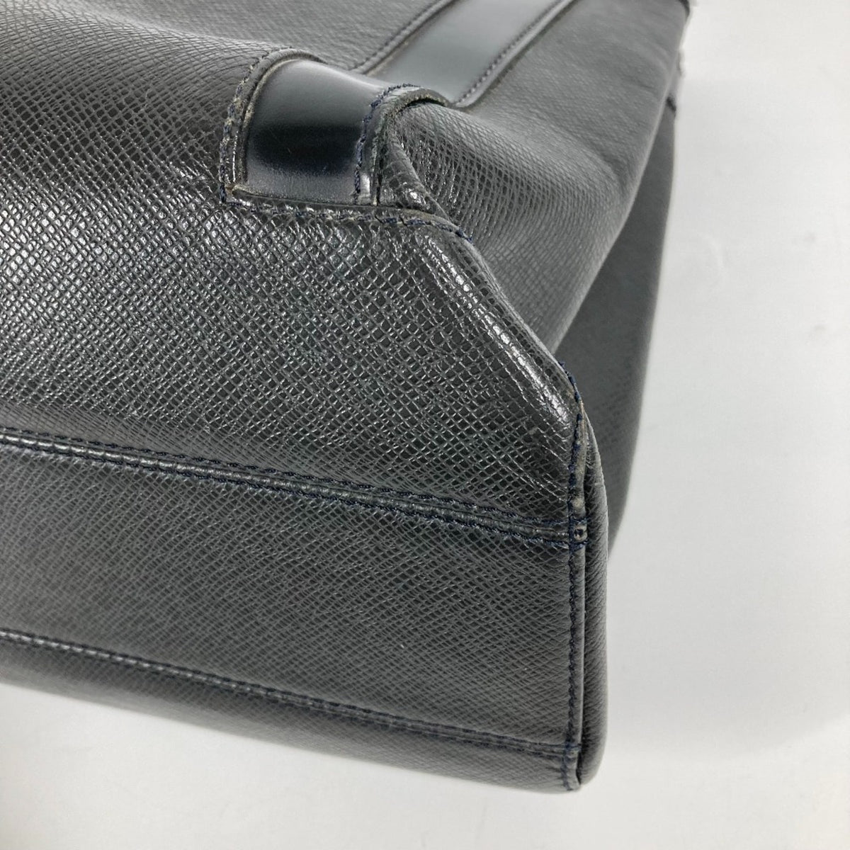 Louis Vuitton Ardoise Black Taiga Leather Handbag Tote Bag (Pre-Owned)
