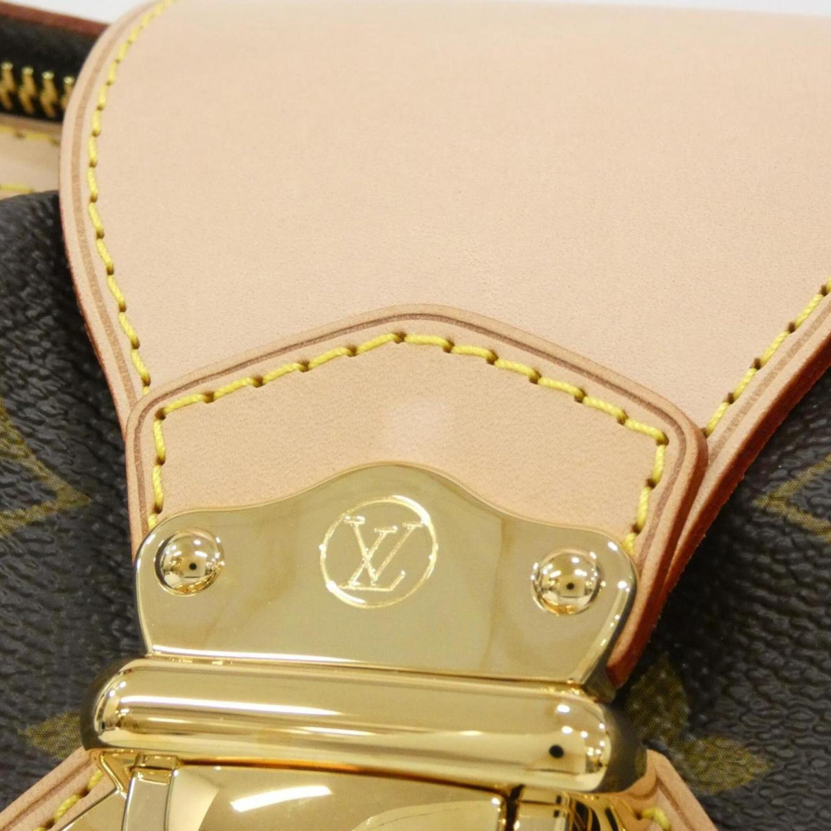 Louis Vuitton Marron Coated Canvas Shoulder Bag (Pre-Owned)