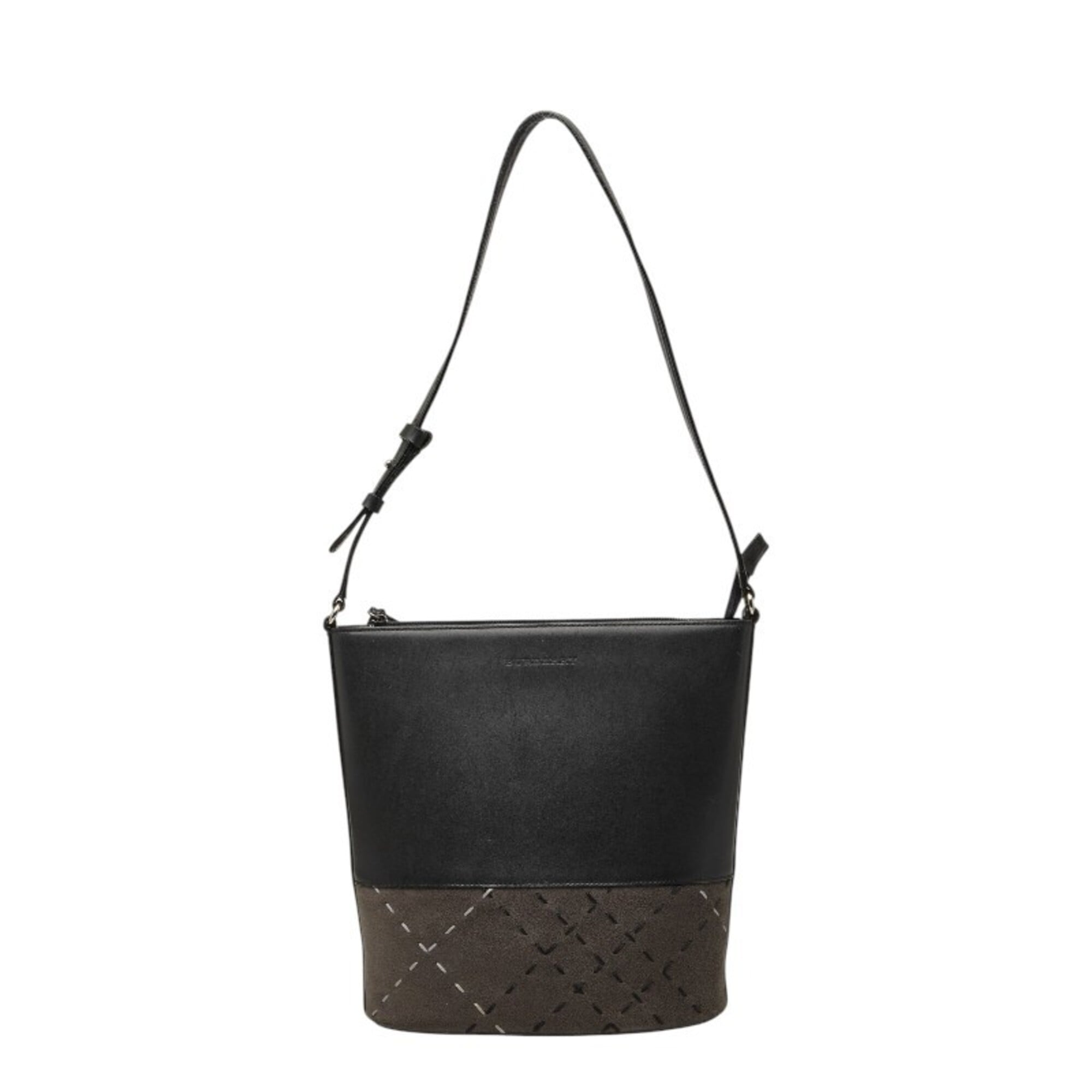 Burberry Black Leather Shoulder Bag (Pre-Owned)
