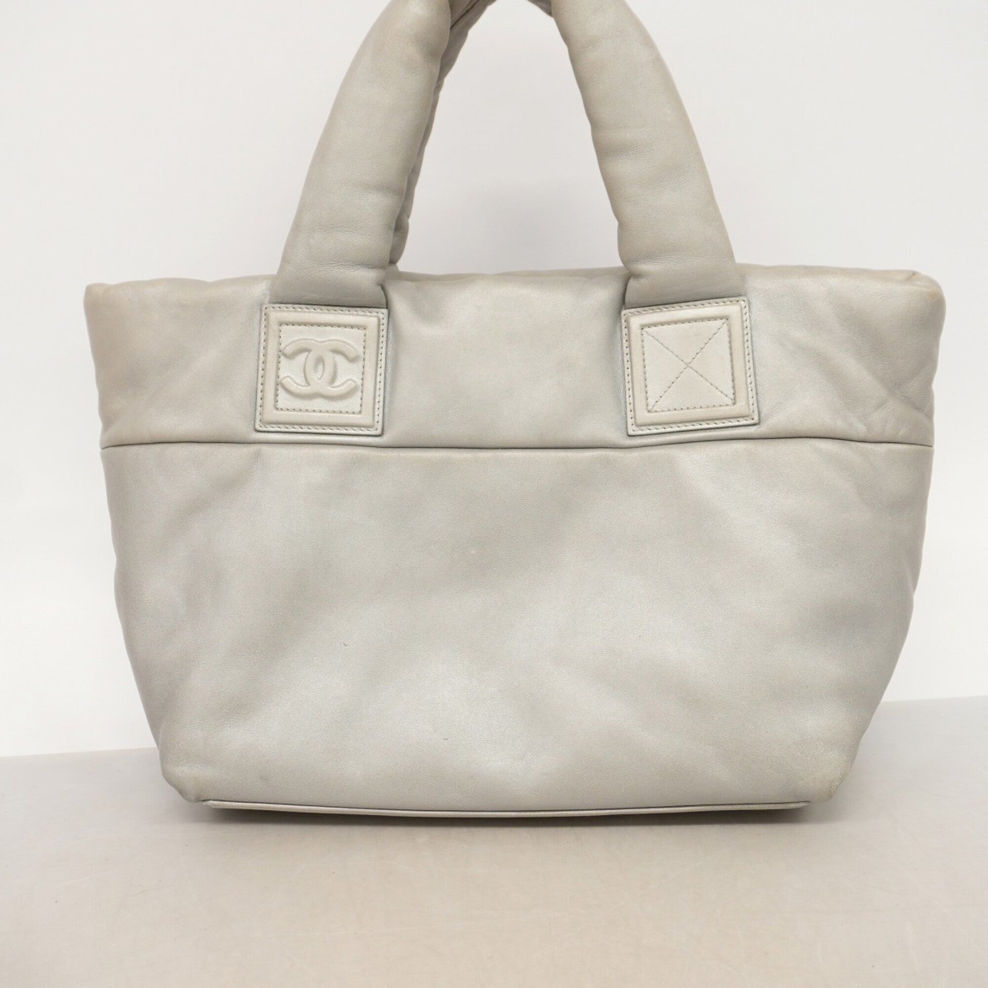 Chanel Gray Leather Tote Bag (Pre-Owned)