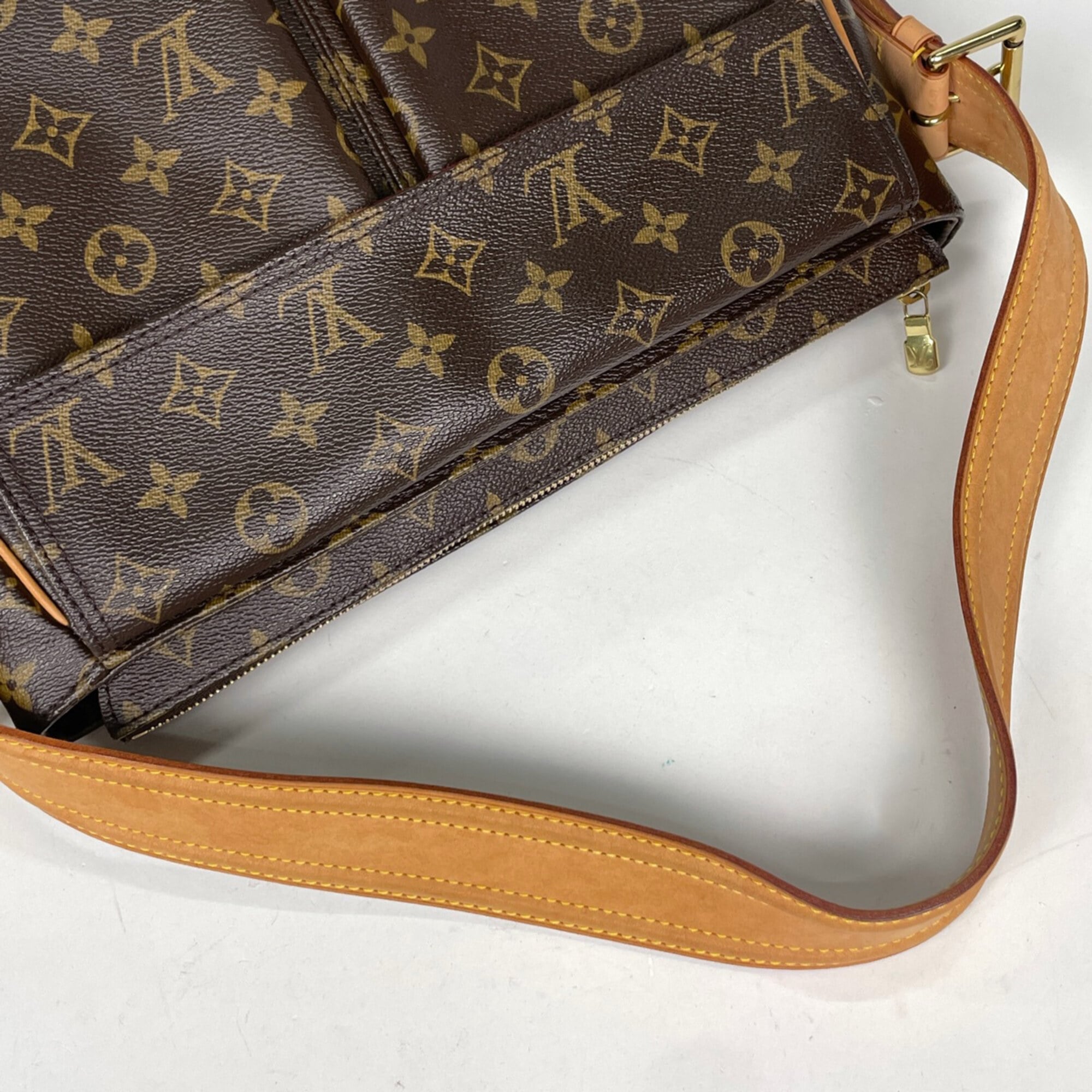 Louis Vuitton Brown Monogram Monogram Shoulder Bag (Pre-Owned)