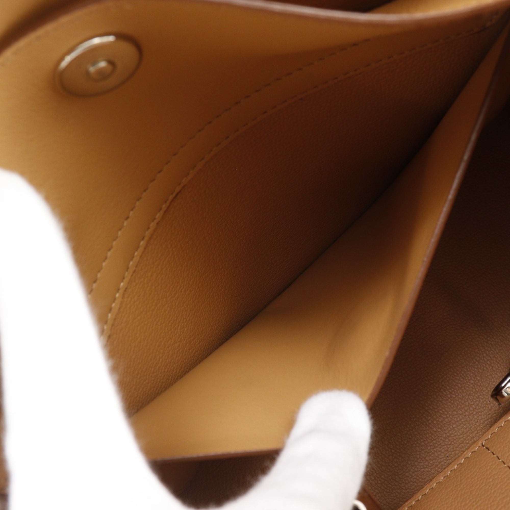 Christian Dior Beige Leather Handbag (Pre-Owned)