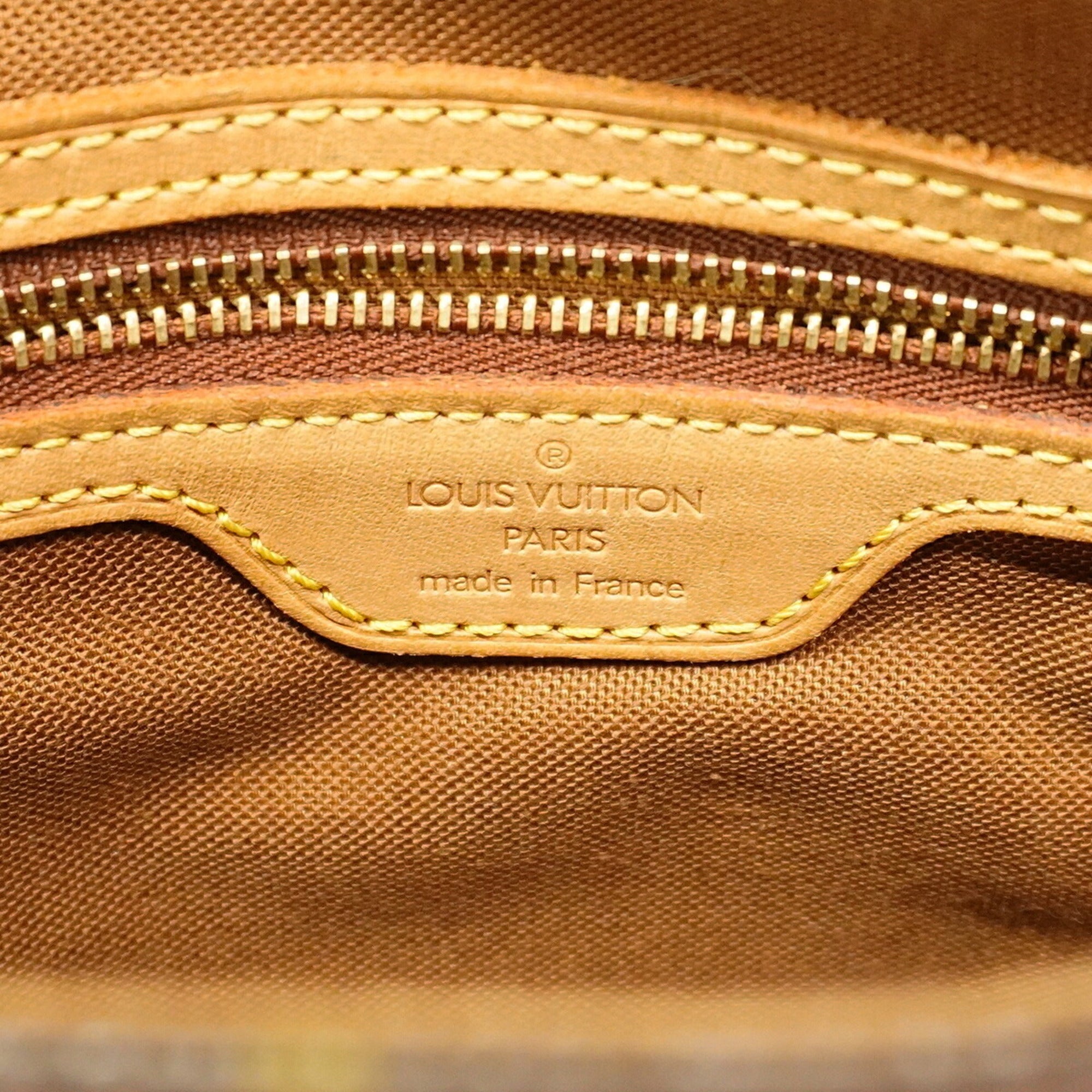 Louis Vuitton Brown Shoulder Bag (Pre-Owned)