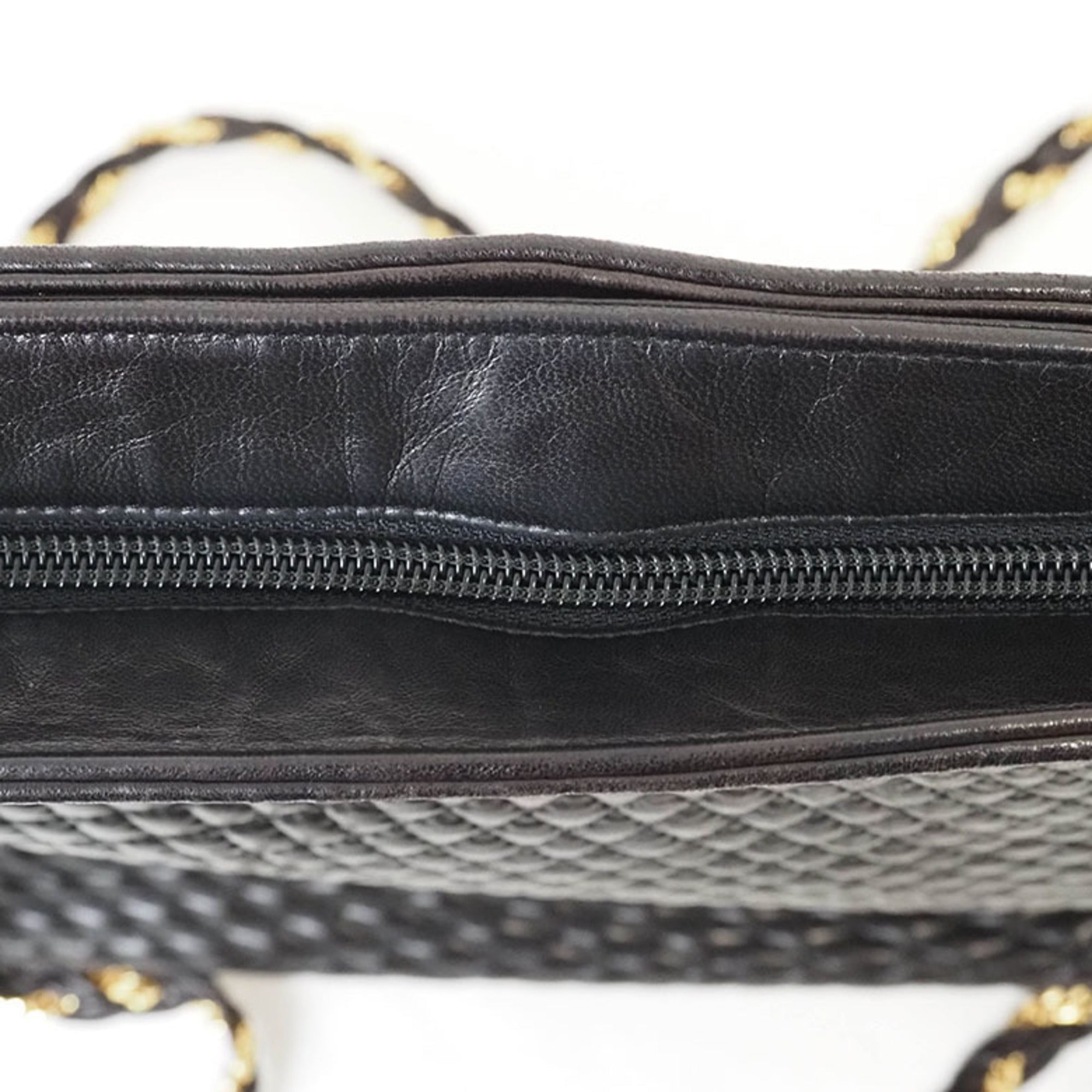Bally Black Leather Shoulder Bag (Pre-Owned)