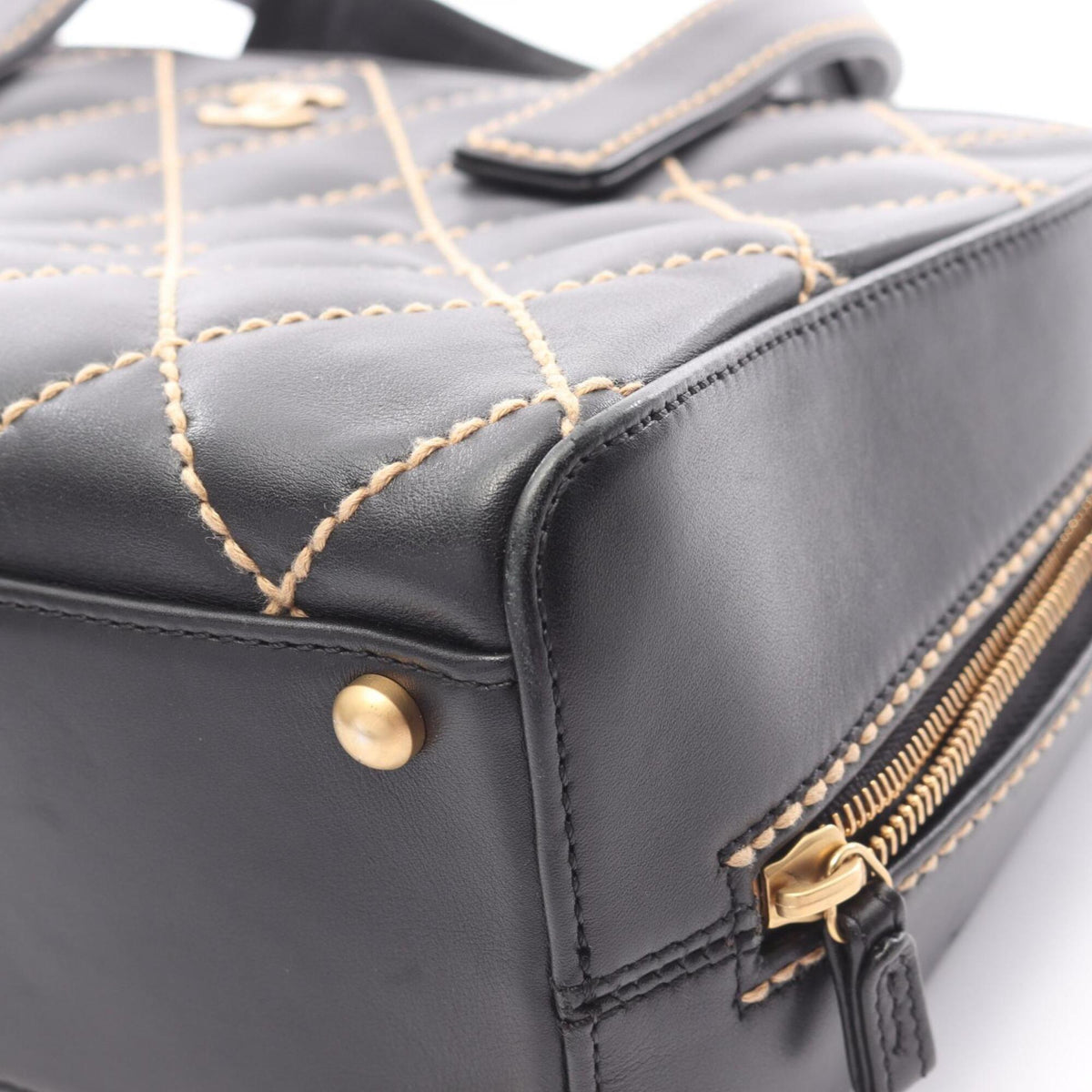 Chanel Black Leather Handbag (Pre-Owned)
