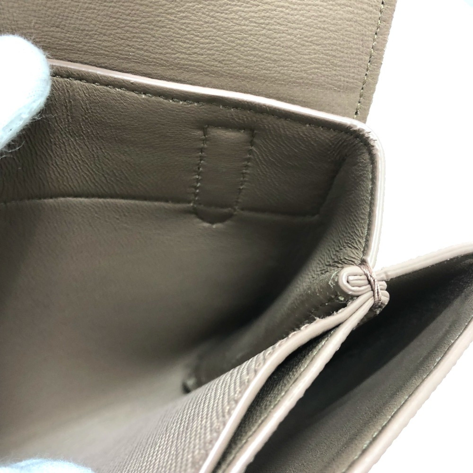 Prada Beige Leather Shoulder Bag (Pre-Owned)