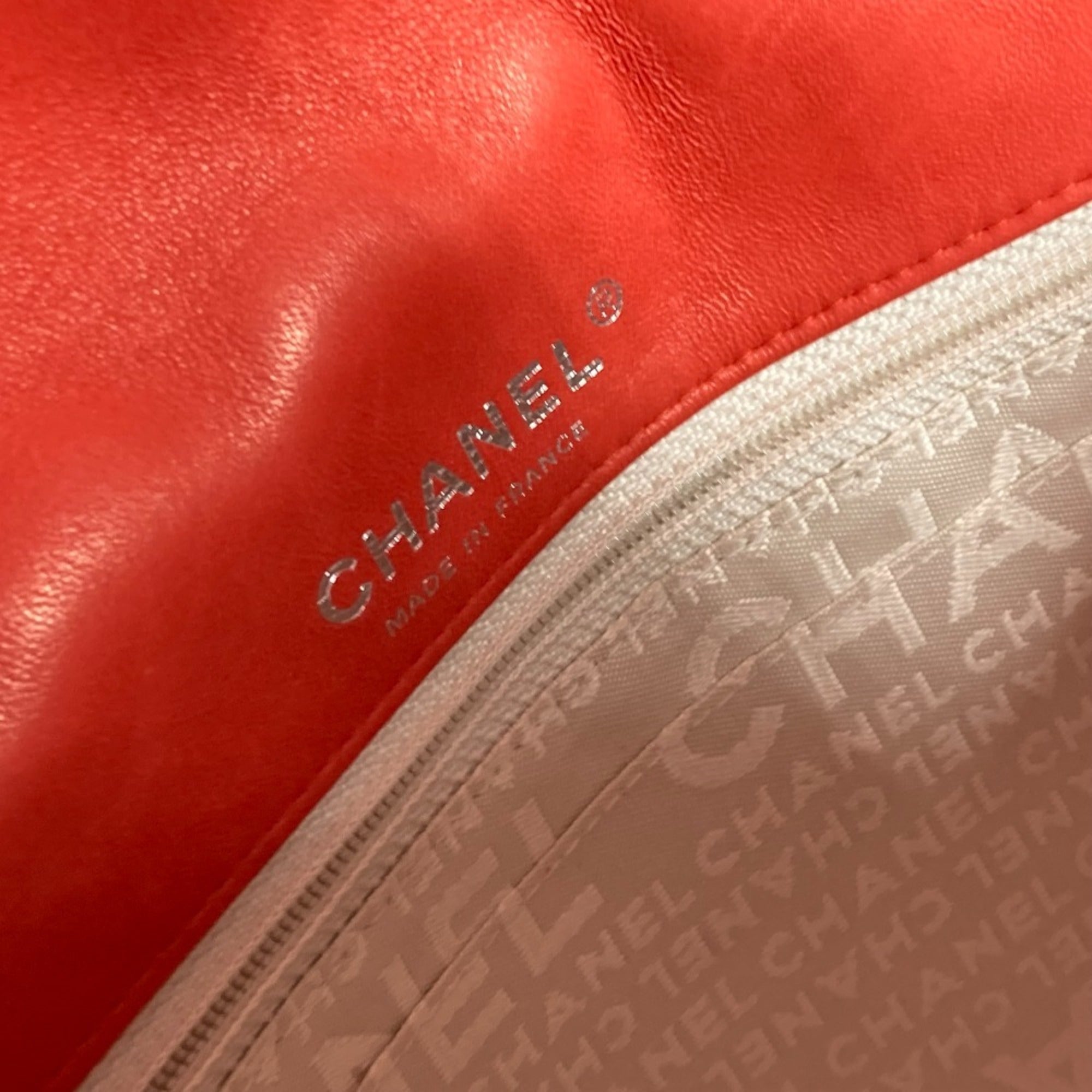 Chanel Red Color Leather Shoulder Bag (Pre-Owned)
