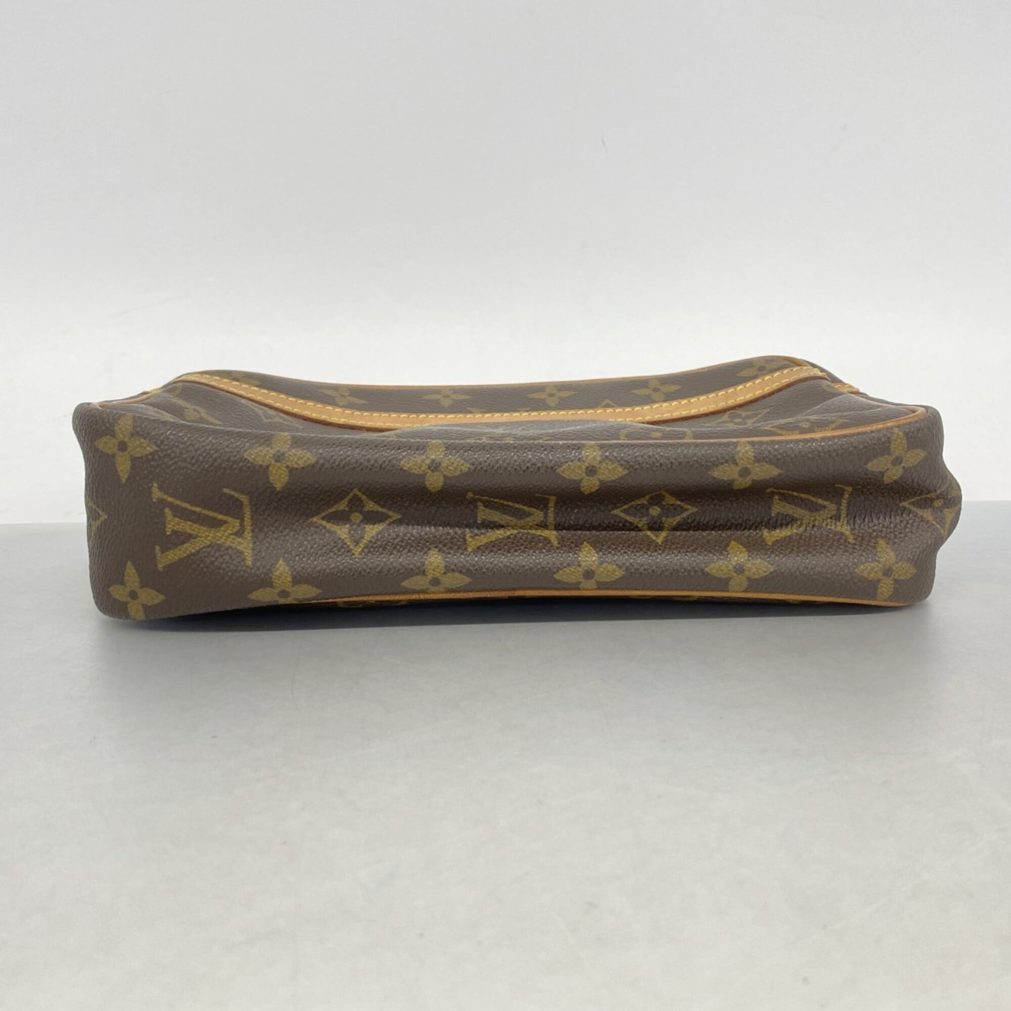 Louis Vuitton Brown Clutch Bag (Pre-Owned)