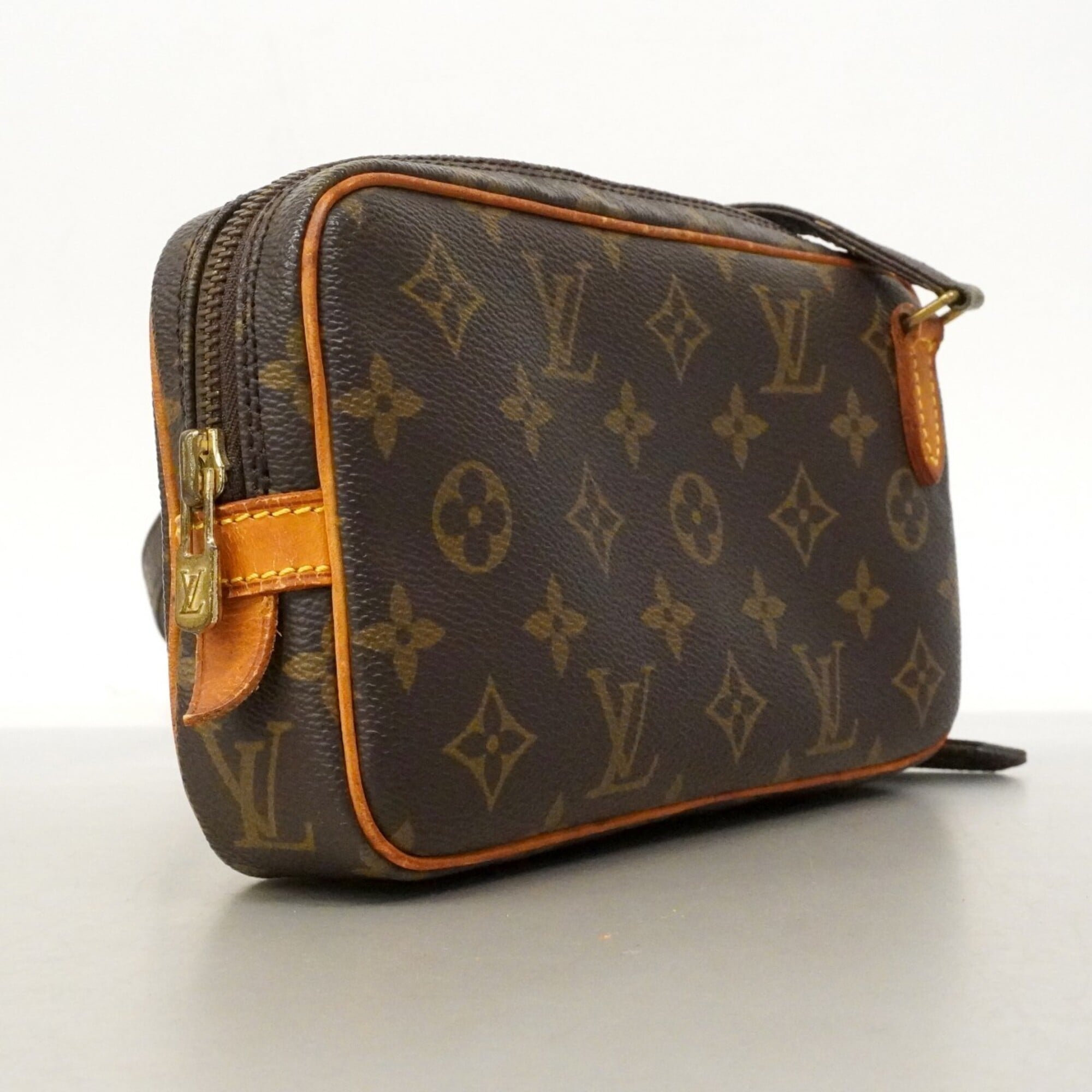 Louis Vuitton Brown Shoulder Bag (Pre-Owned)
