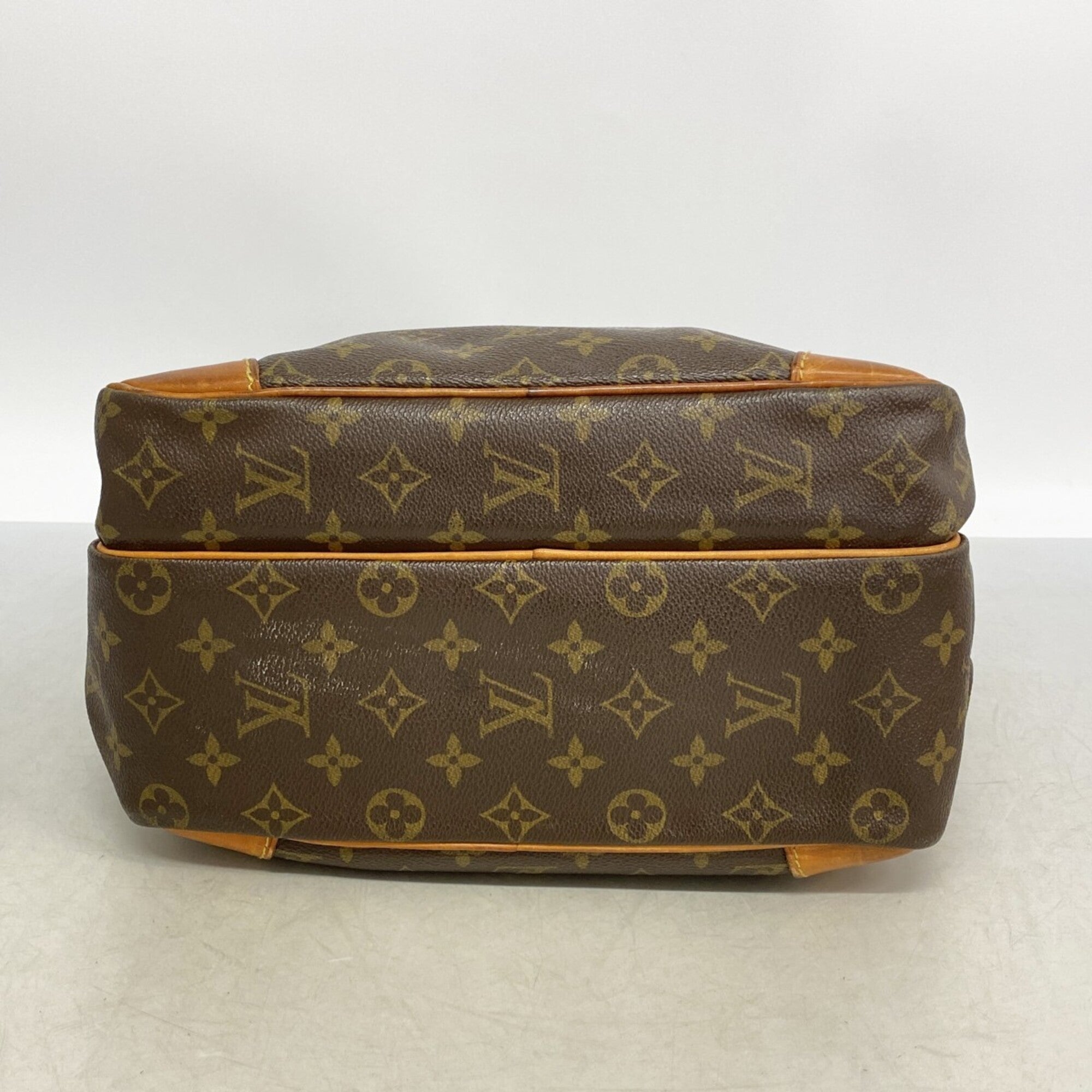 Louis Vuitton Brown Shoulder Bag (Pre-Owned)