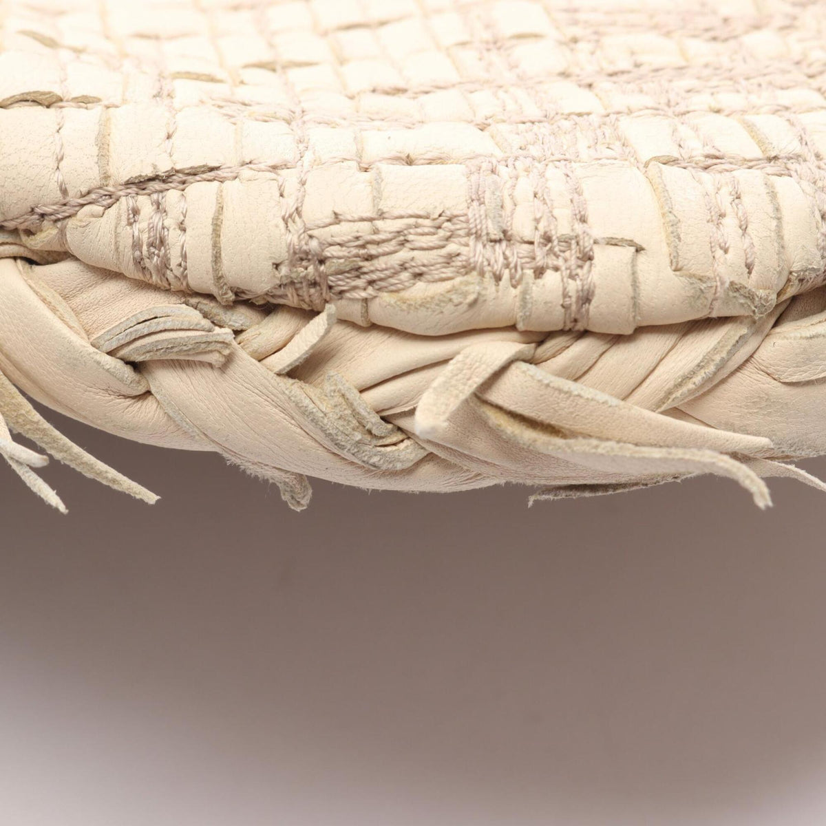 Bottega Veneta Ivory Intrecciato Handbag (Pre-Owned)