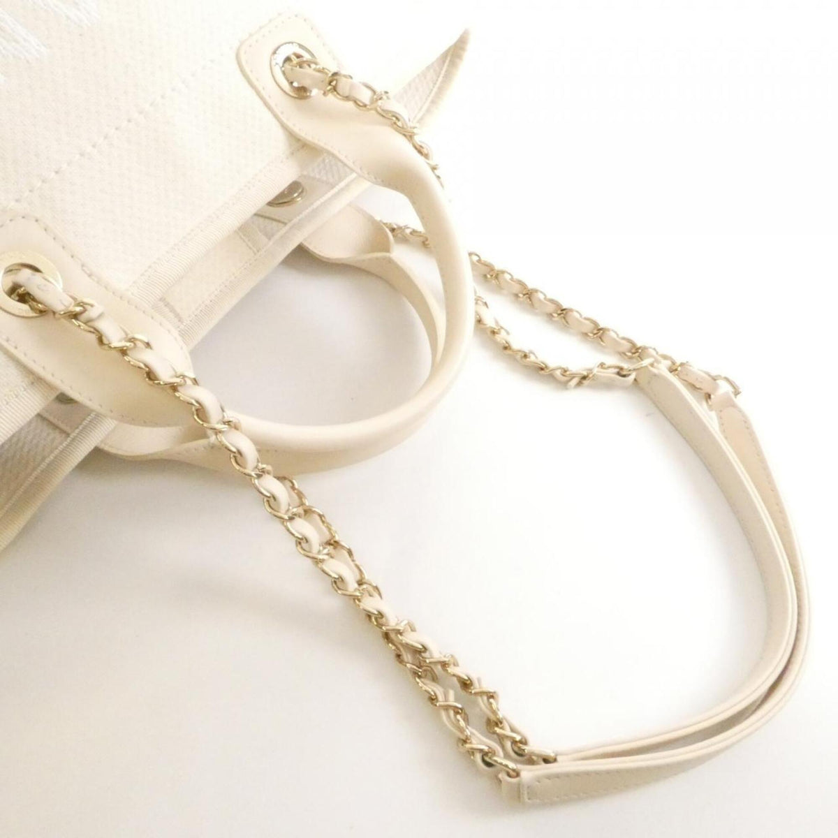 Chanel Ivory Ivory Handbag Pouch (Pre-Owned)