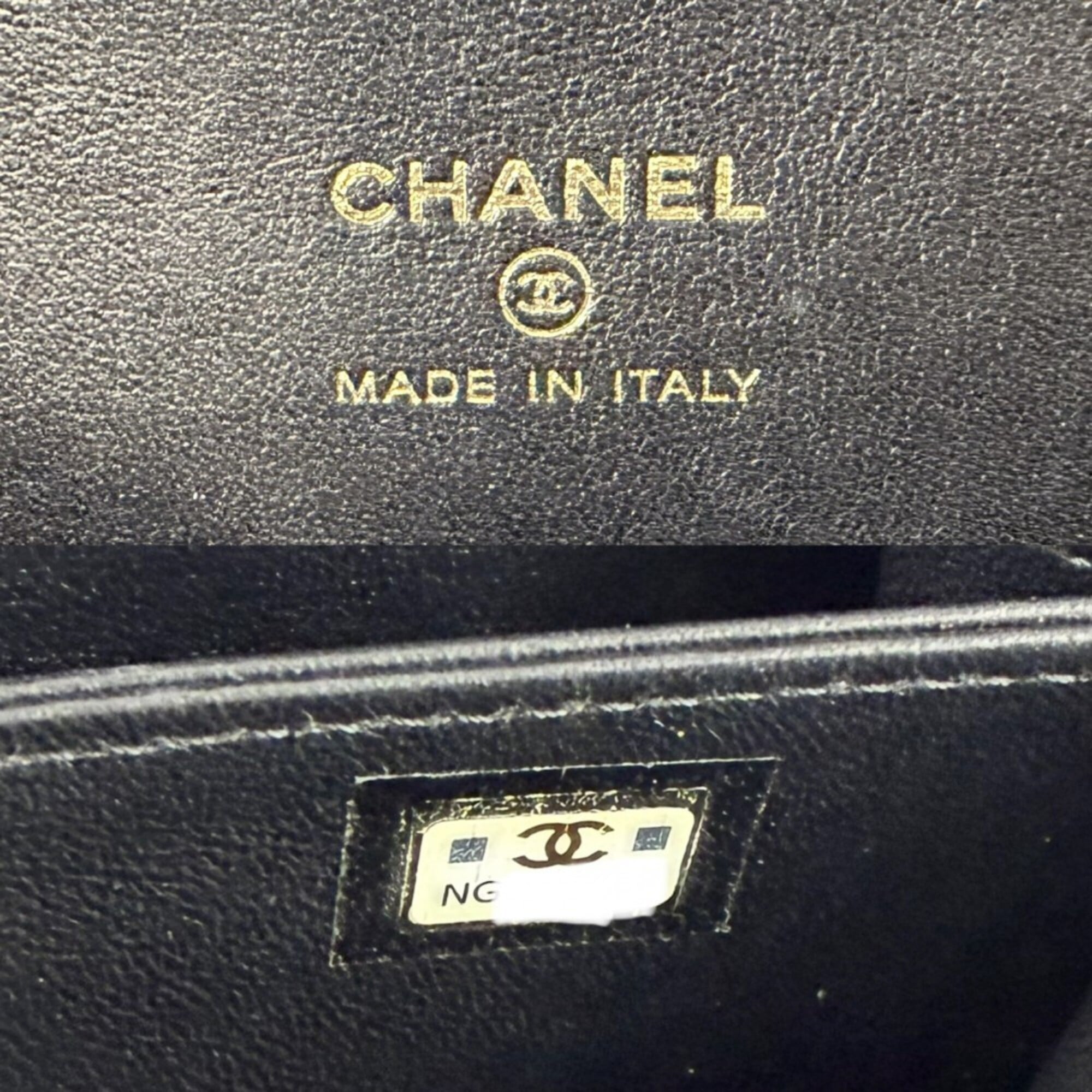 Chanel Matelasse Black Leather Handbag Shoulder Bag (Pre-Owned)