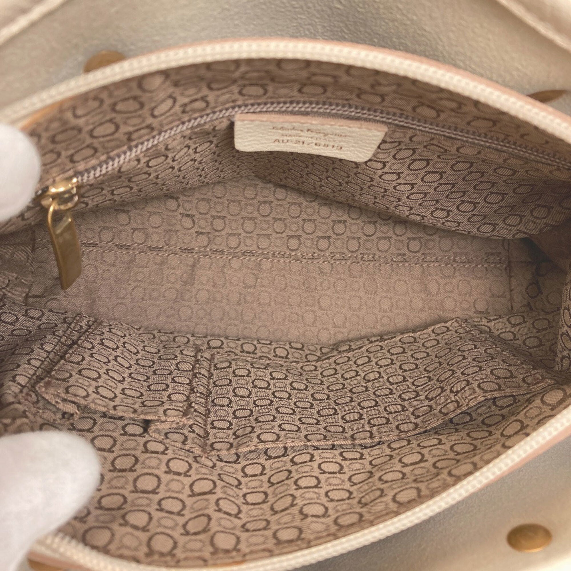 Salvatore Ferragamo White Leather Tote Bag (Pre-Owned)