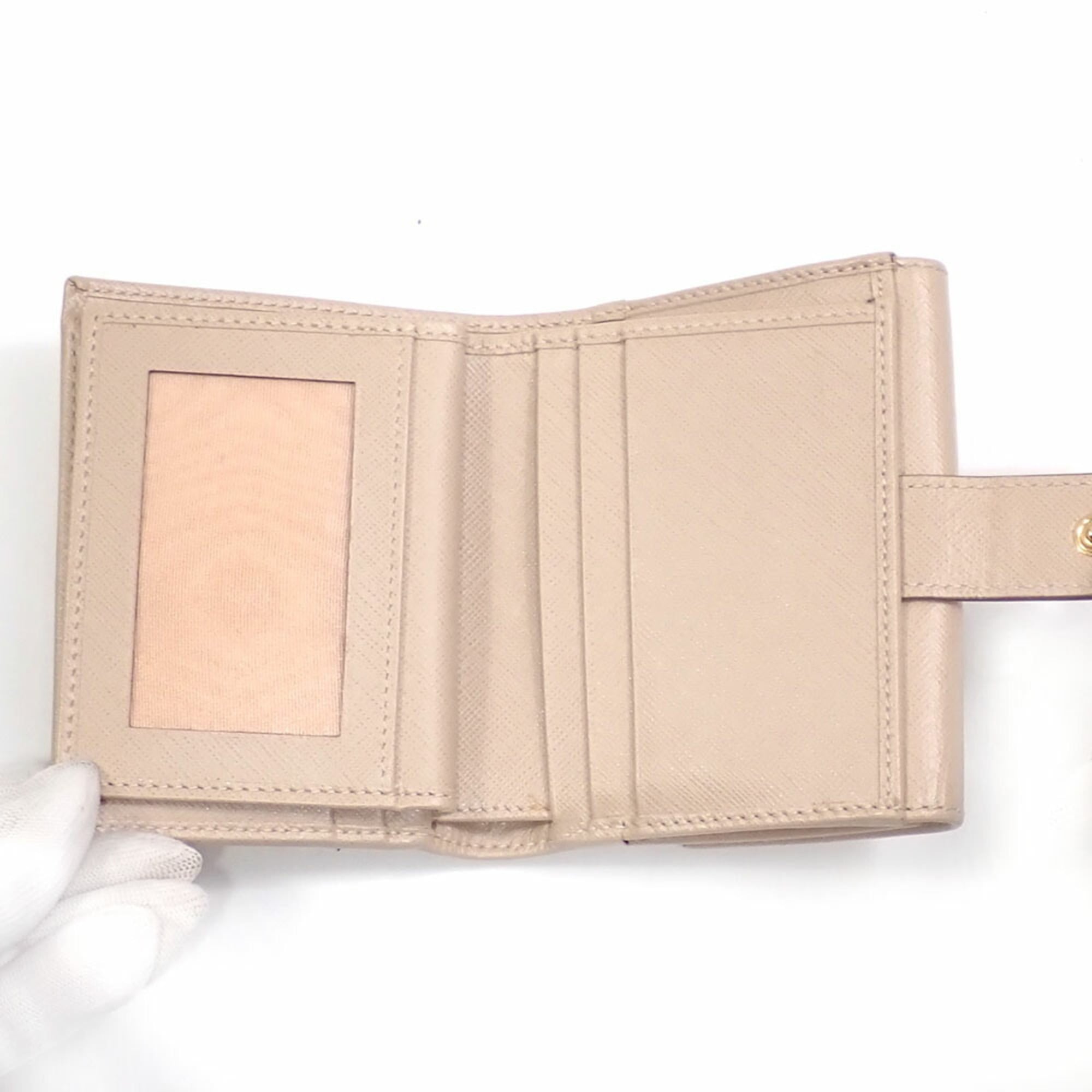Salvatore Ferragamo Beige Leather Wallet (Bi-Fold) (Pre-Owned)