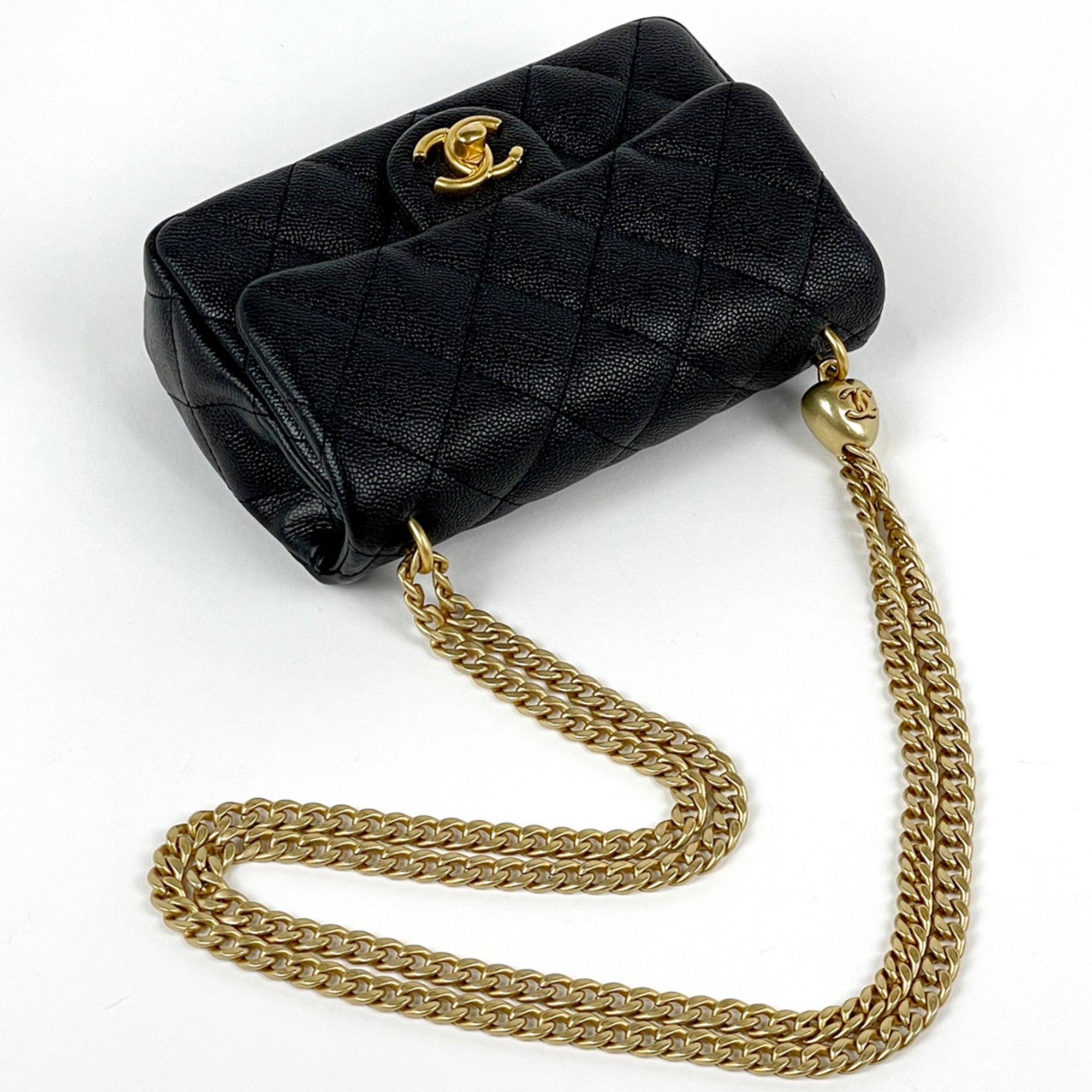 Chanel Matelasse Black Grained Calfskin Shoulder Bag (Pre-Owned)