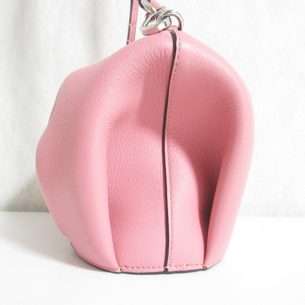 Loewe Pink Leather Shoulder Bag (Pre-Owned)