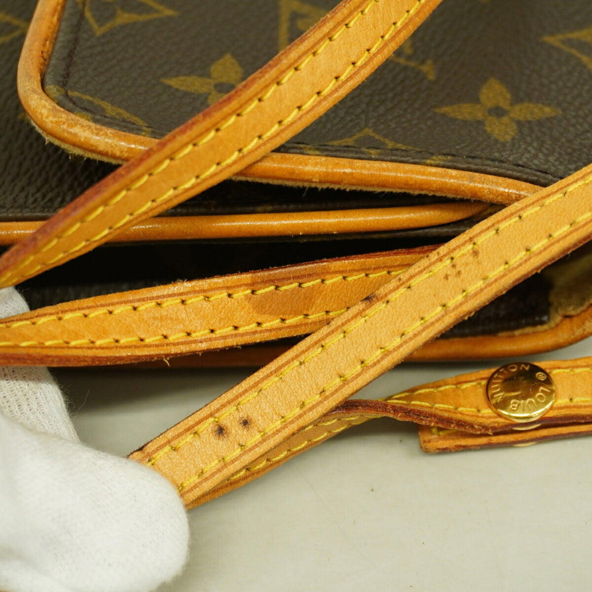 Louis Vuitton Brown Shoulder Bag (Pre-Owned)