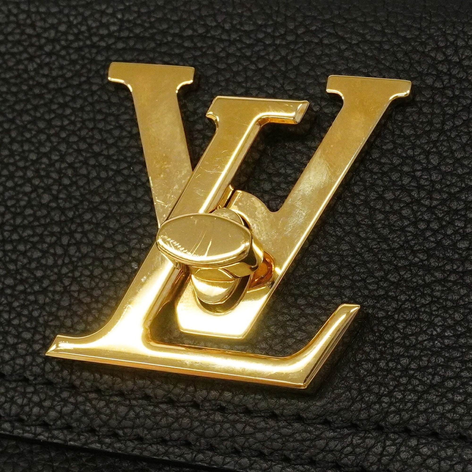 Louis Vuitton Noir Handbag (Pre-Owned)