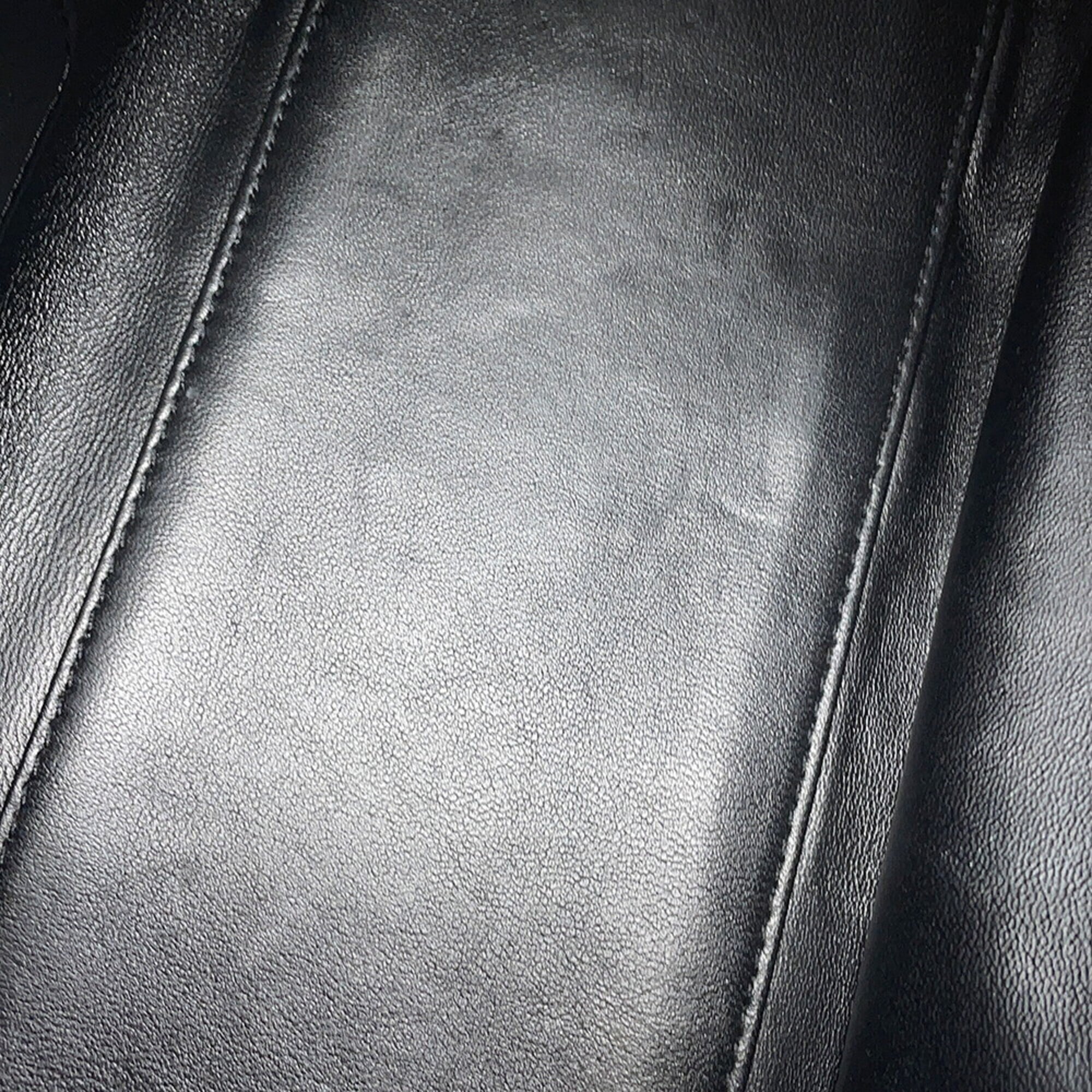 Loewe Amazona Black White Leather Handbag (Pre-Owned)